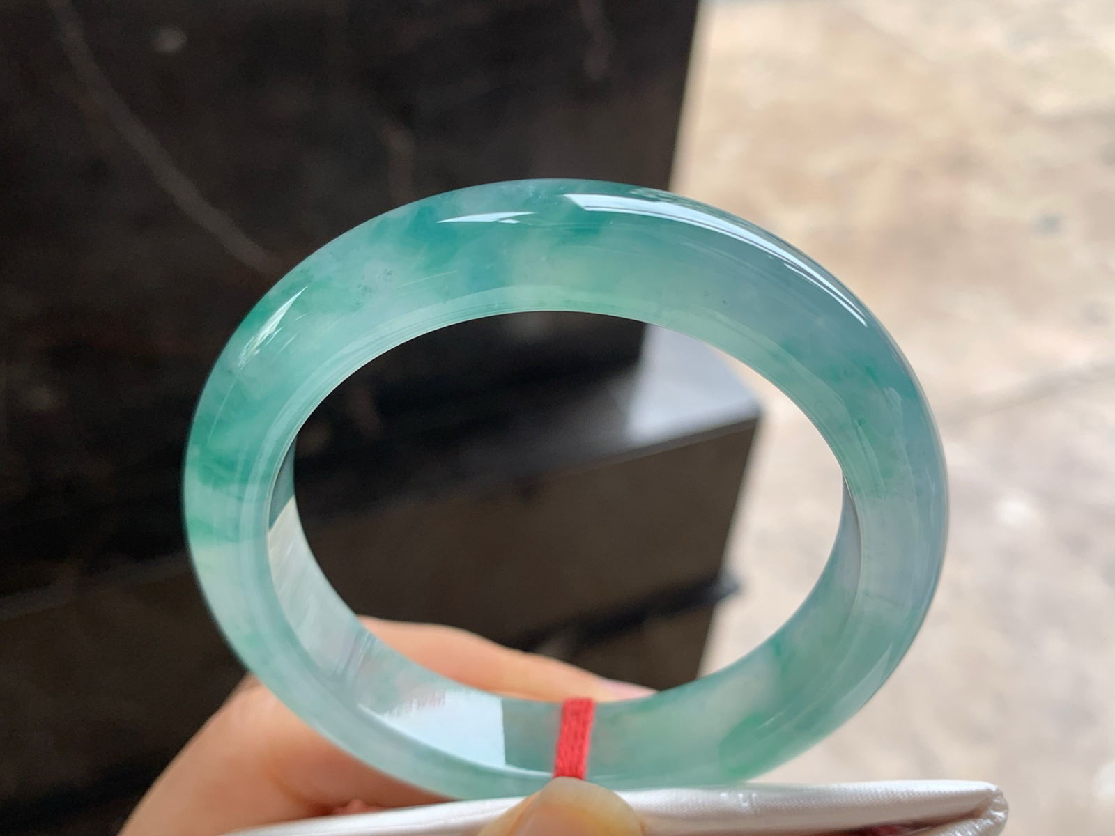 53-12.1-9.6

冰种飘花手镯^_^种水足 飘花浓郁