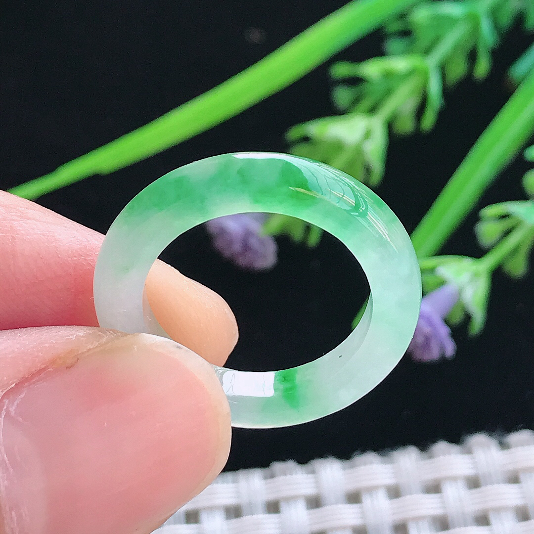 实拍A货翡翠16.3/4/4老坑冰种冰阳绿翡翠指环戒指男女戒指