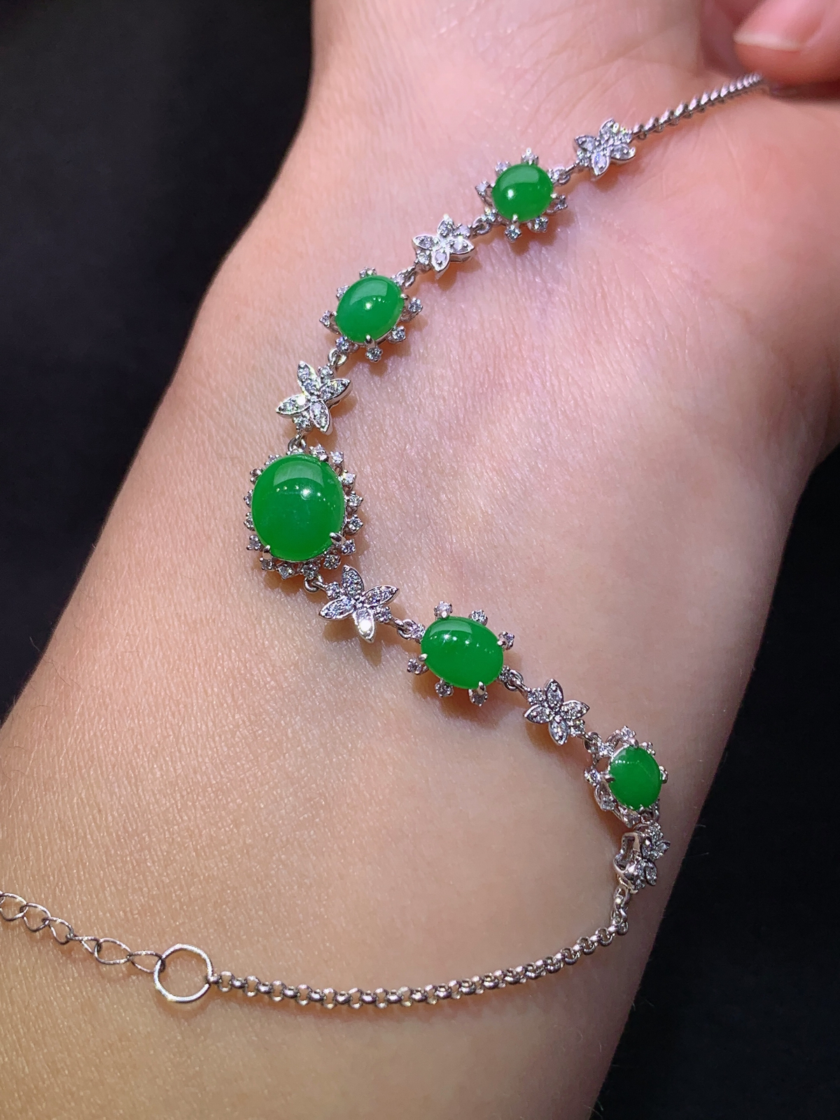 冰阳绿蛋面手链，18k金镶嵌，简约精美，冰润色阳，种水足，Hl 裸石8*6.8*2.2