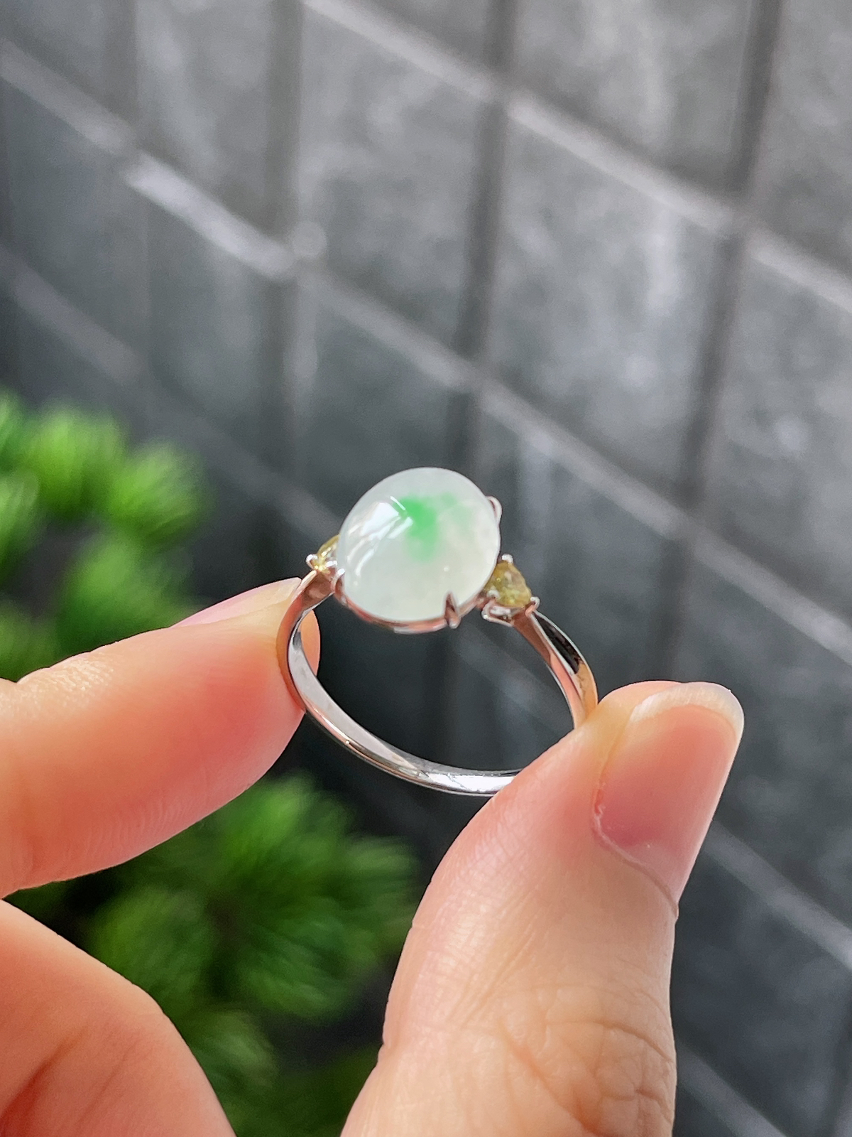 18k翡翠冰白飘绿戒指