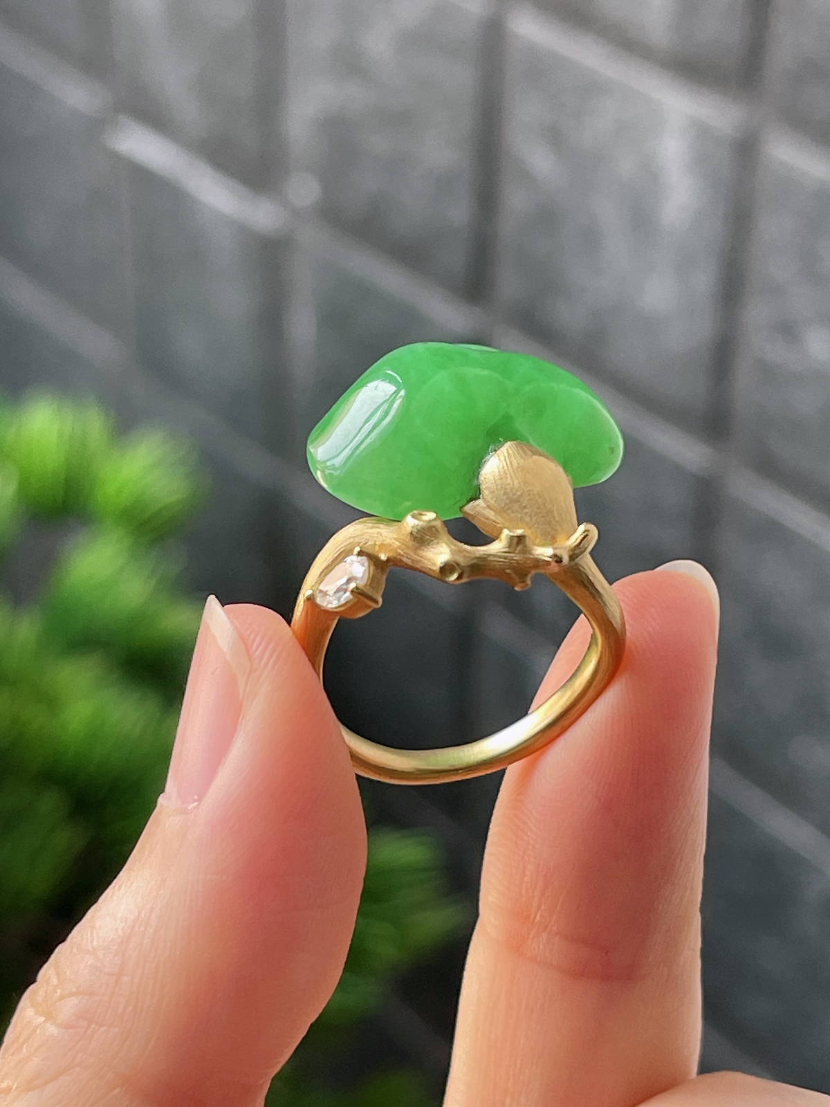 18k翡翠冰糯绿色一颗松特色戒指
