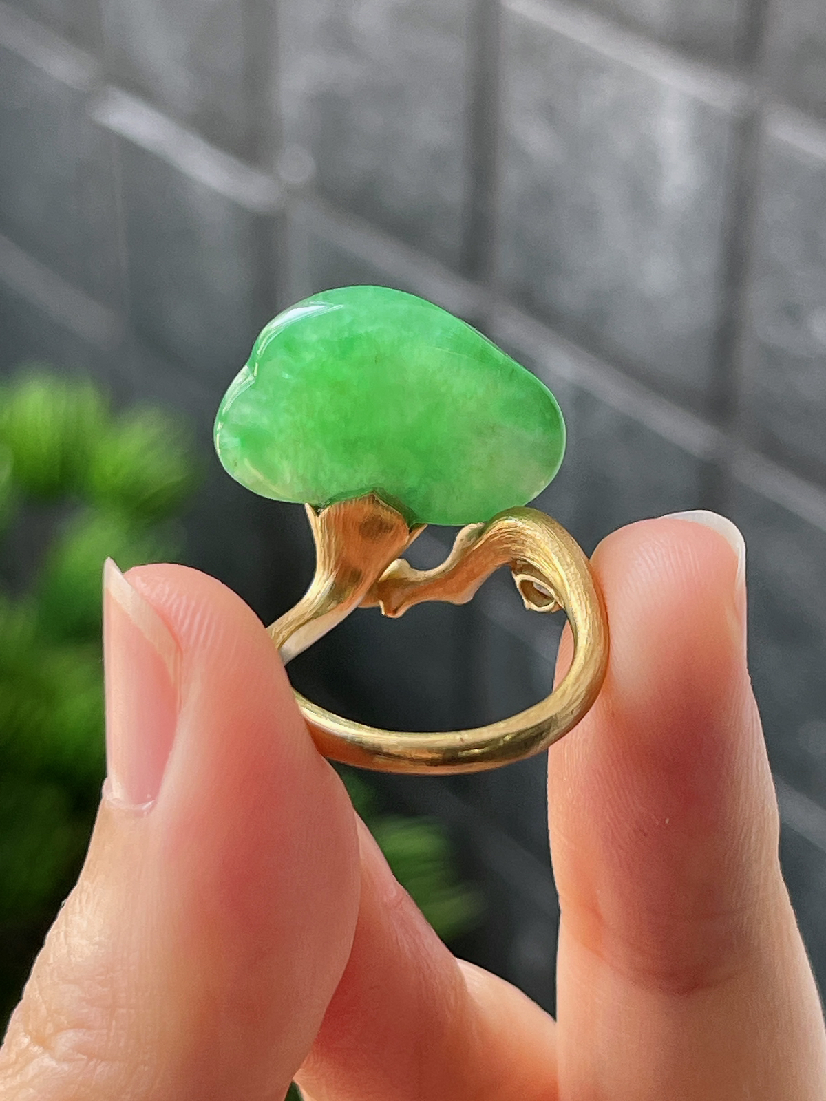 18k翡翠冰糯绿色一颗松特色戒指