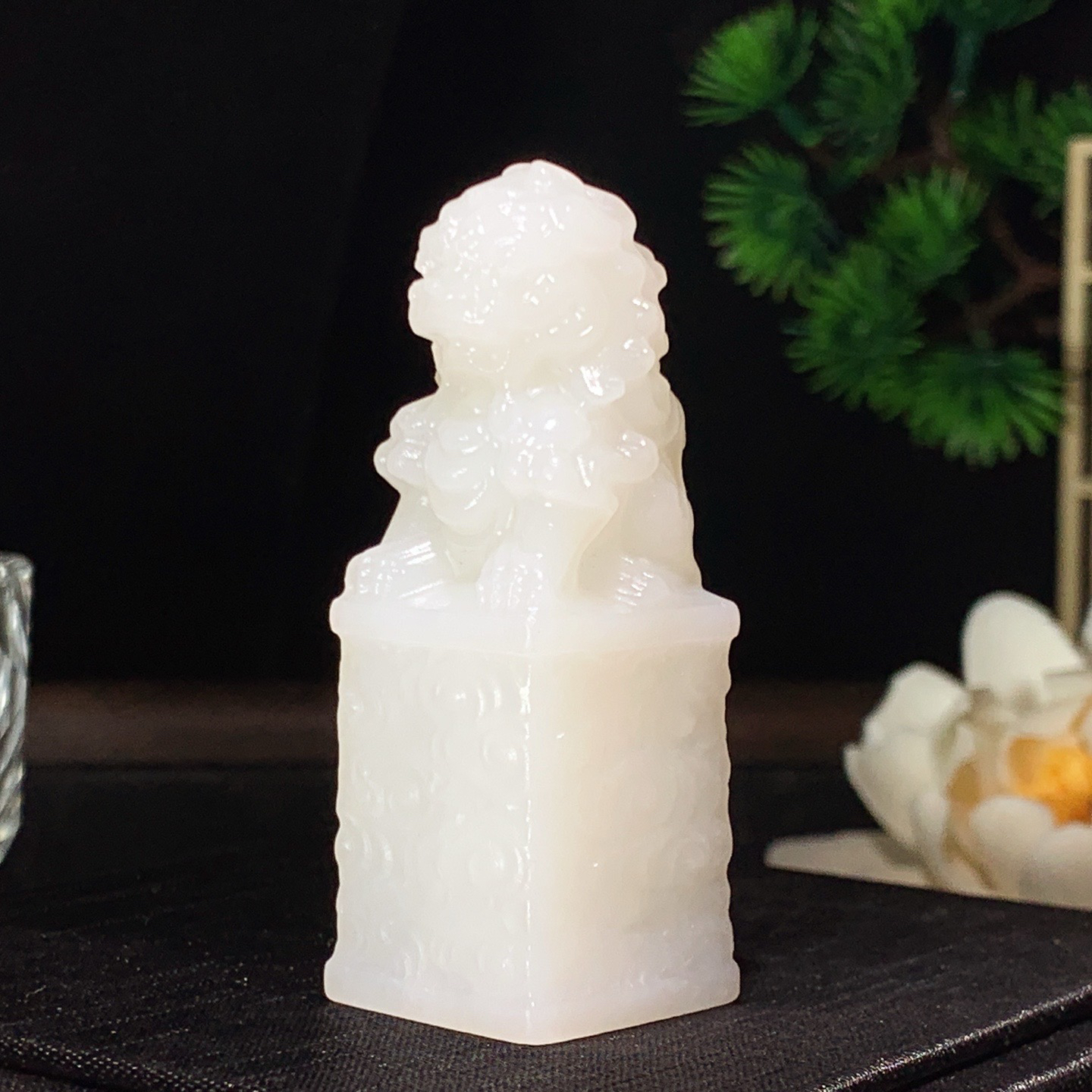 新疆和田玉事事如意印章 尺寸59/21/重55克。玉质细腻油润。手推出油。佩戴高端典雅。lt2603