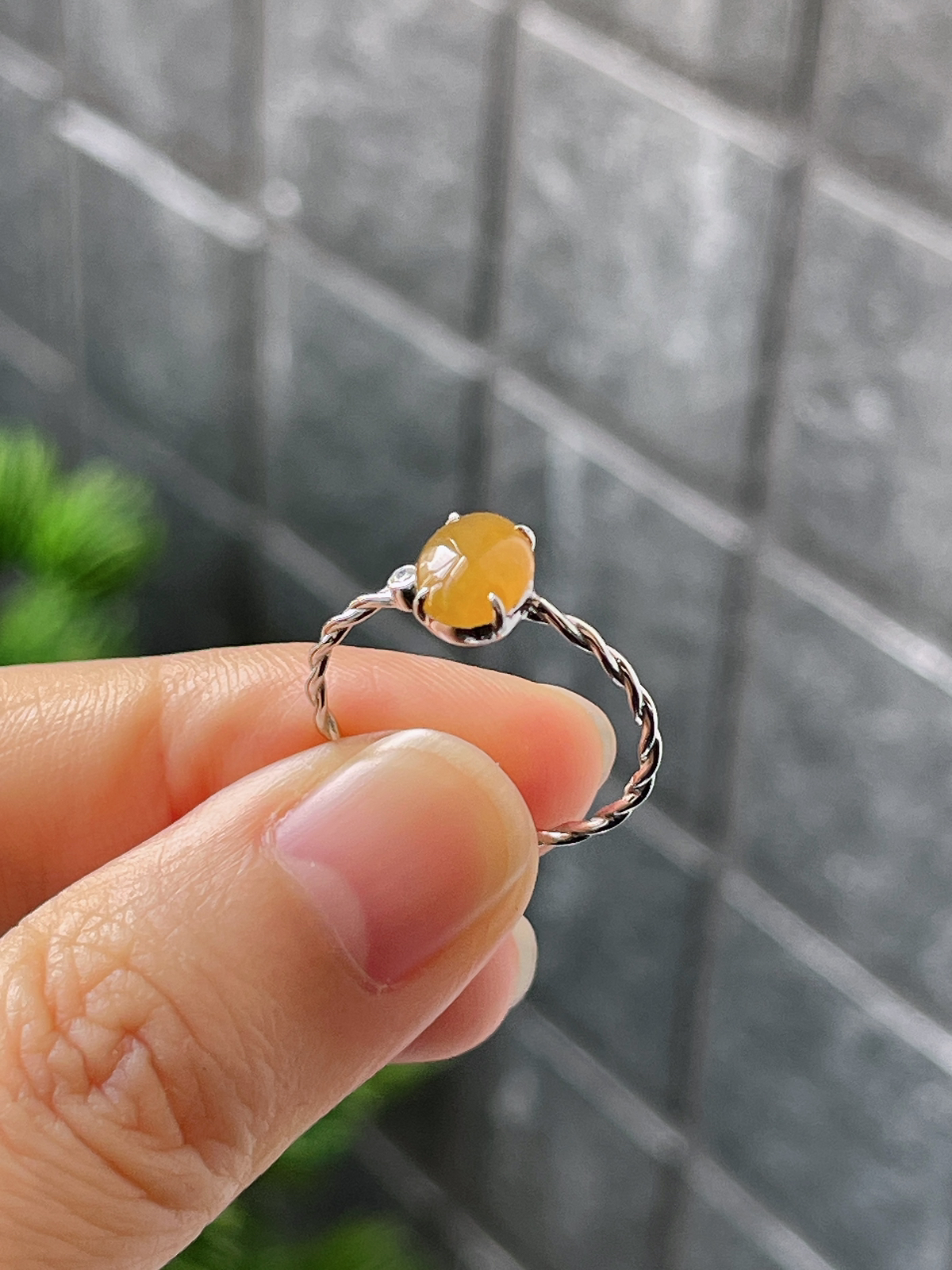 18k翡翠冰黄麻花臂戒指