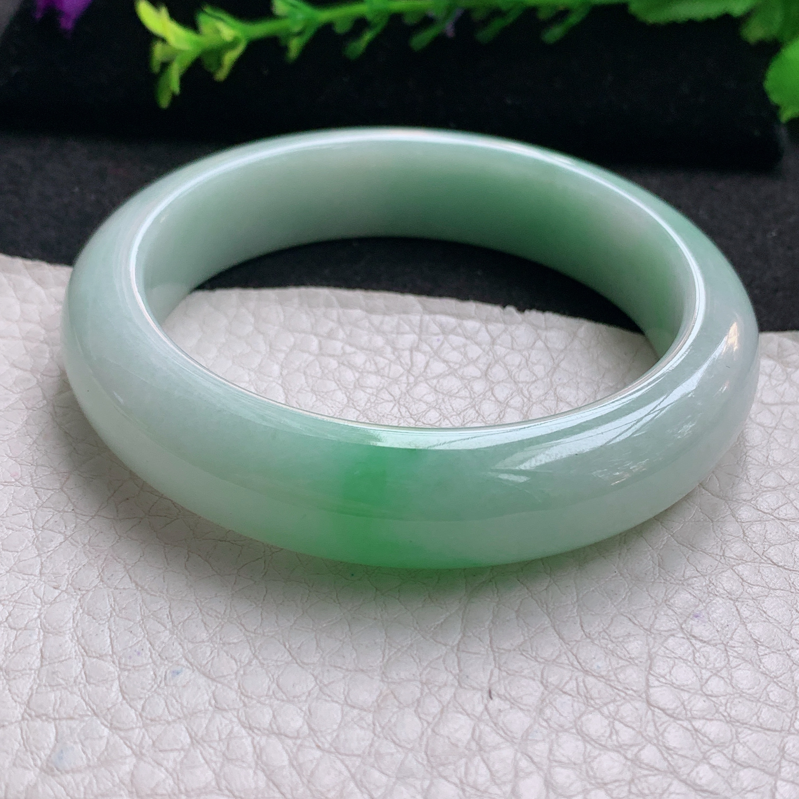 nr清新款57*14*9平安镯 缅甸翡翠精美胶感飘绿宽边玉手镯 玉手环