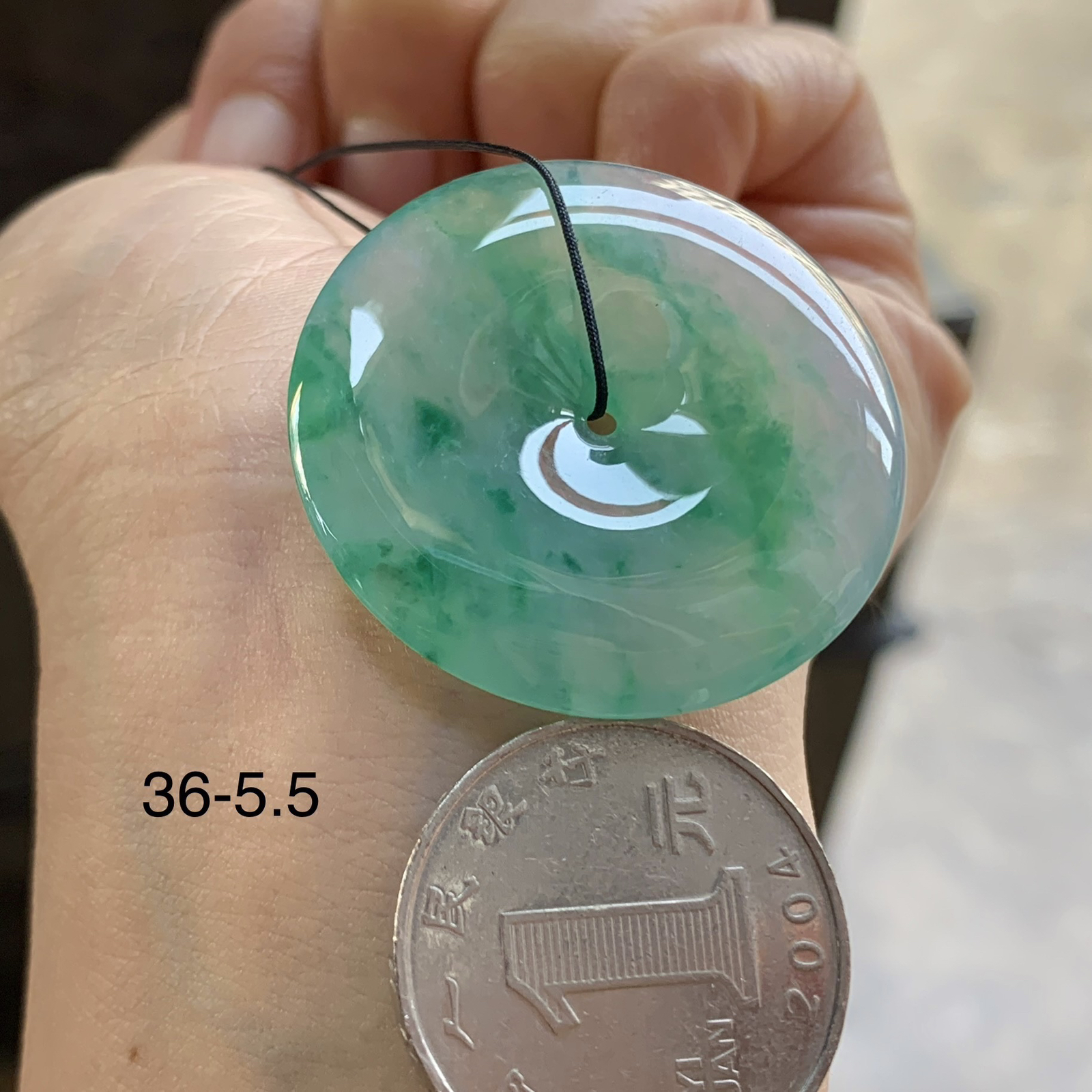 冰种飘绿平安扣^_^颜色好看