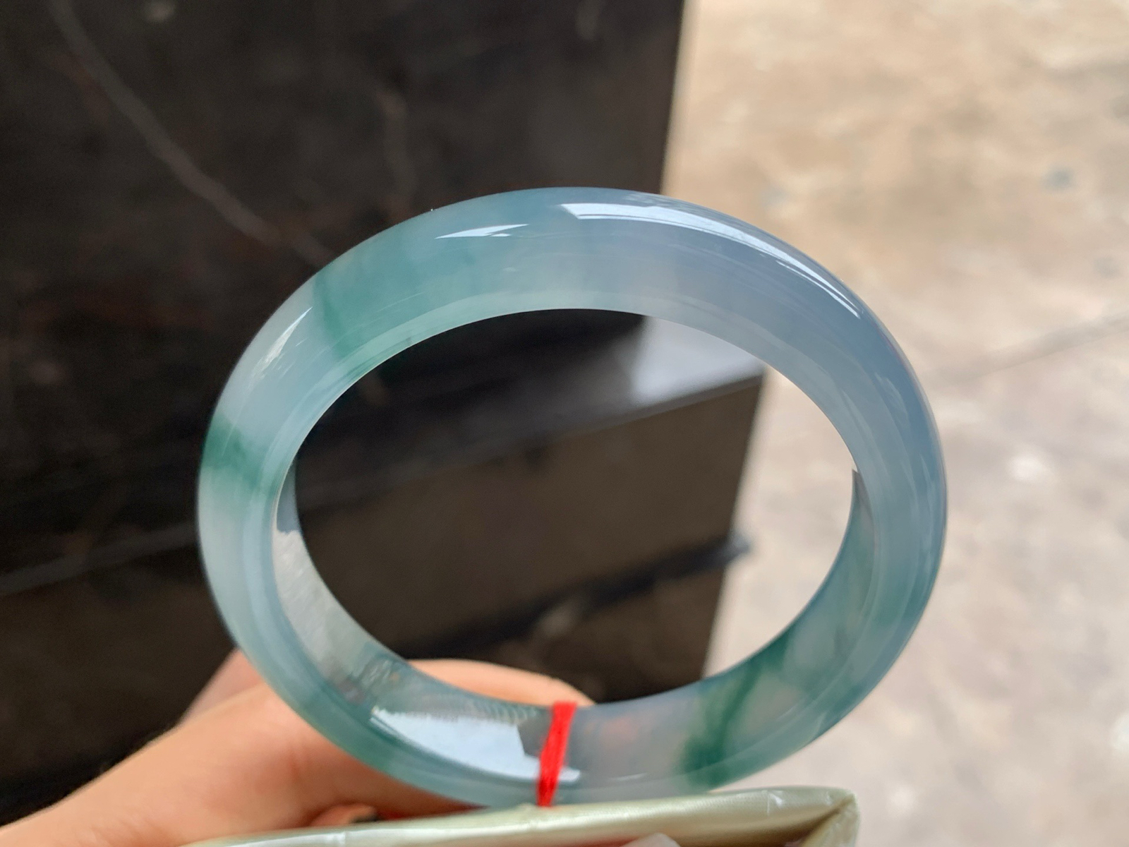 57-12.4-8.3

蓝花手镯^_^种水好