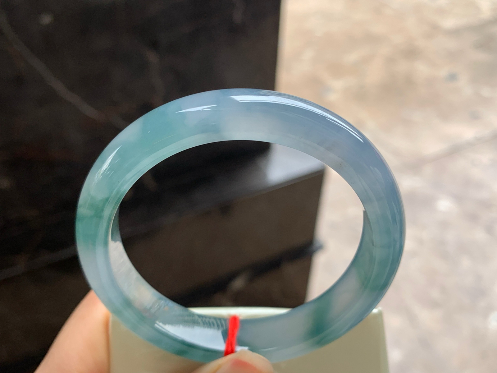 57-12.4-8.3

蓝花手镯^_^种水好