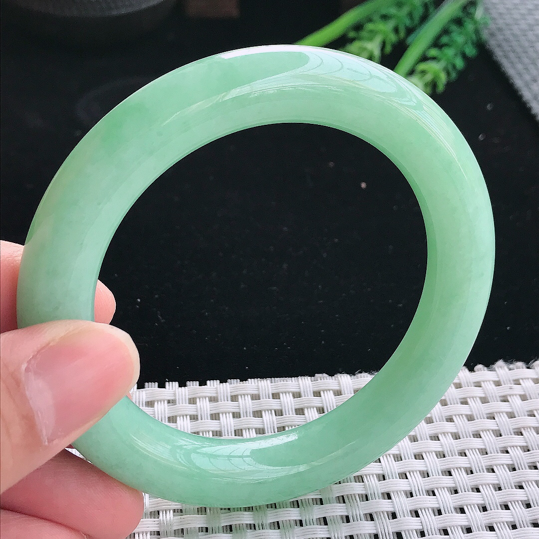 实拍天然翡翠57.5/11.2/11.3老坑精美温润满绿圆条手镯苹果绿玉镯手环
