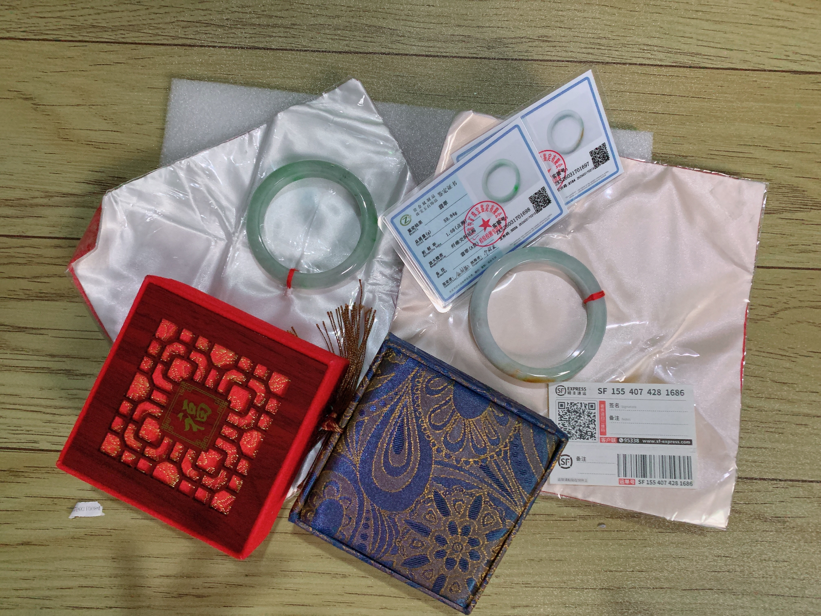 lz实拍46.8*35*13.5缅甸天然翡翠a货精雕冰种飘金招财进宝项坠财神爷