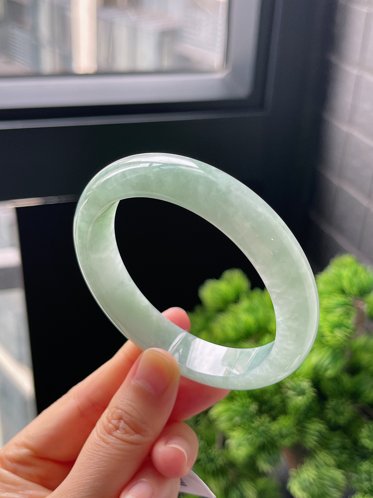 正圈58圈口，翡翠糯化种飘绿手镯