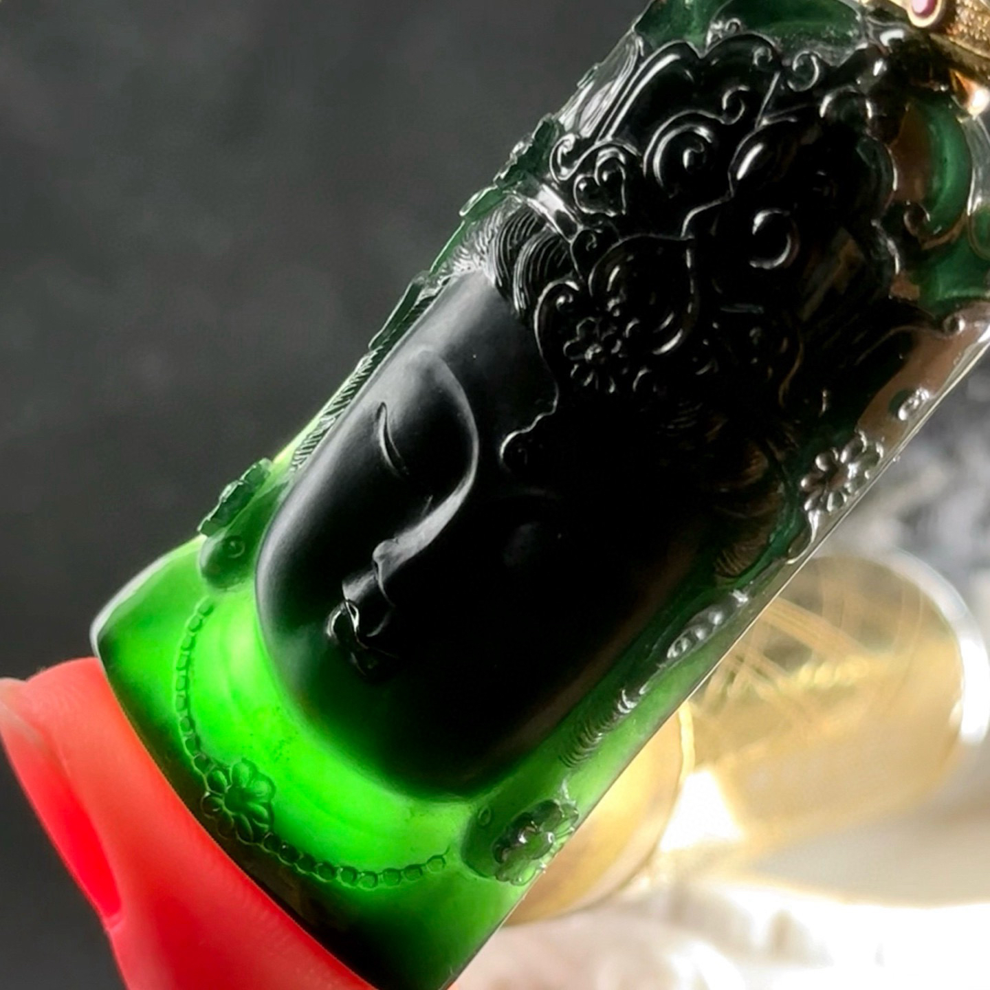 精品18k墨翠观音头 种好色正 黑度极好 打灯通透 油性十足