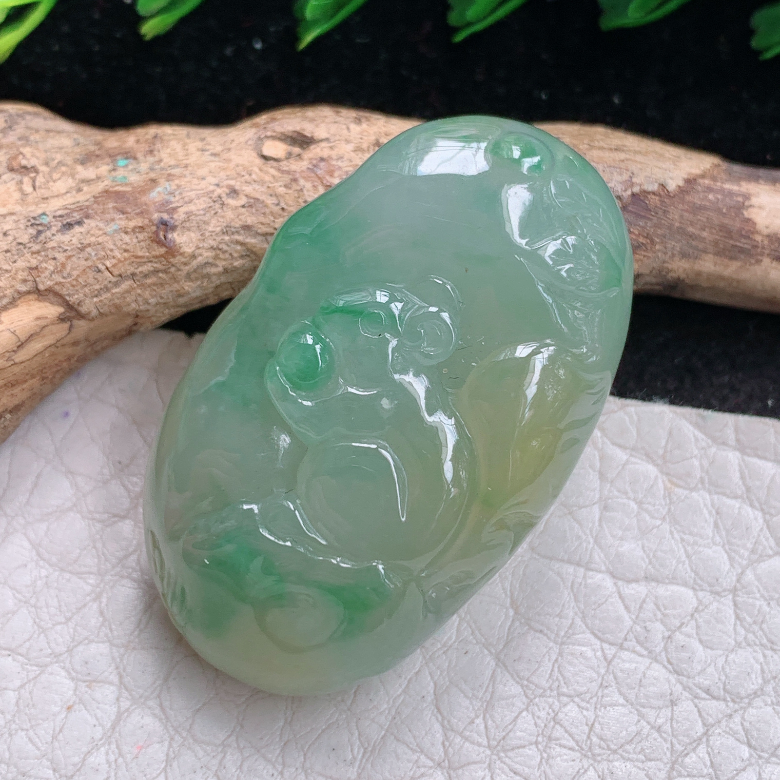 lz实拍37.5*22.5*12.5缅甸天然翡翠a货精雕黄加绿生肖老鼠吊坠