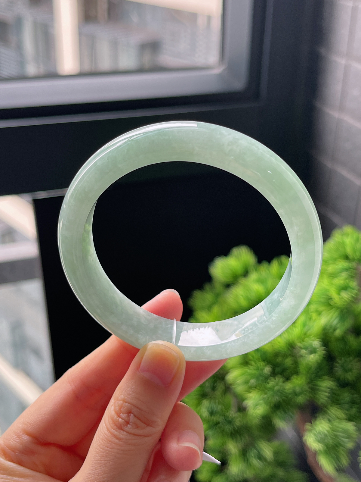 正圈58圈口，翡翠糯化种飘绿手镯