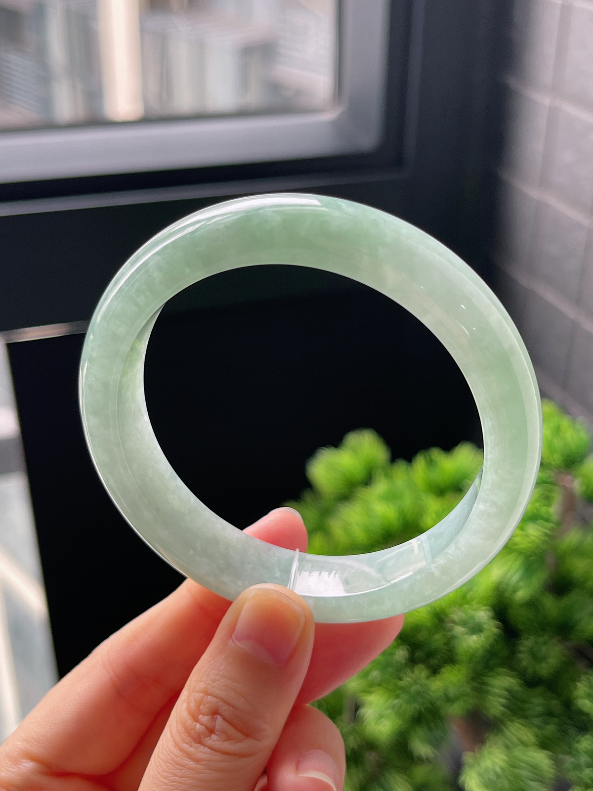 正圈58圈口，翡翠糯化种飘绿手镯