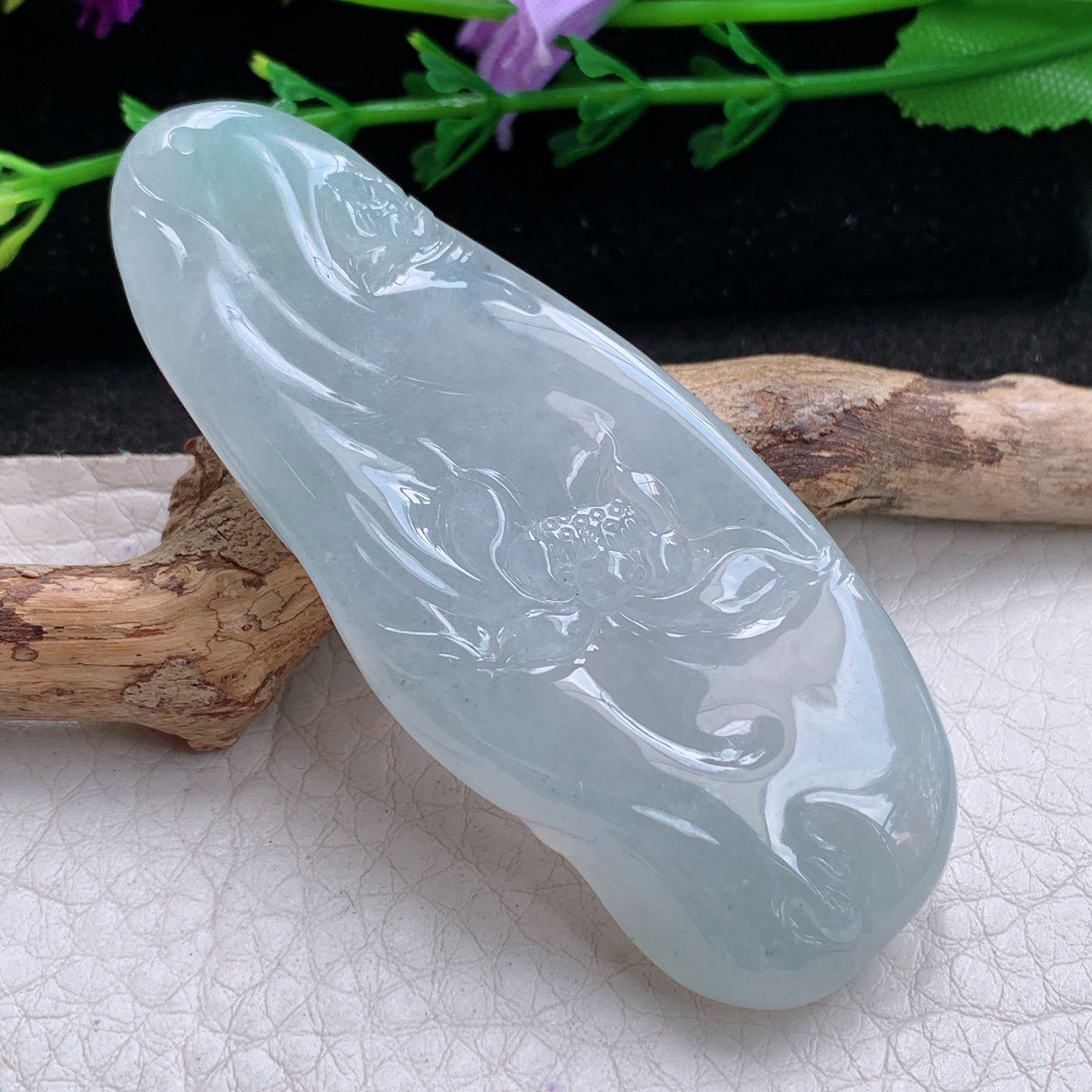 lz实拍62*27.2*9.8缅甸天然翡翠a货精雕冰透飘观音吊坠站观音