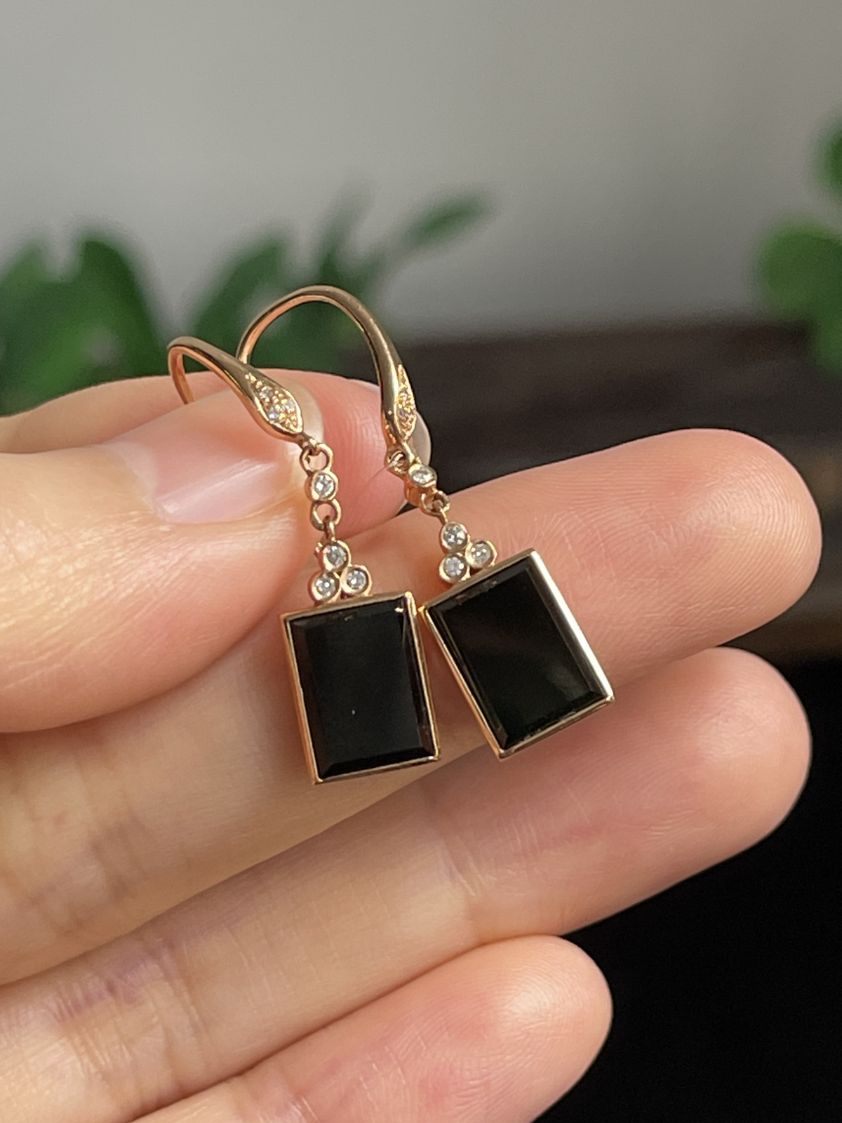 18k金伴钻 墨翠耳坠