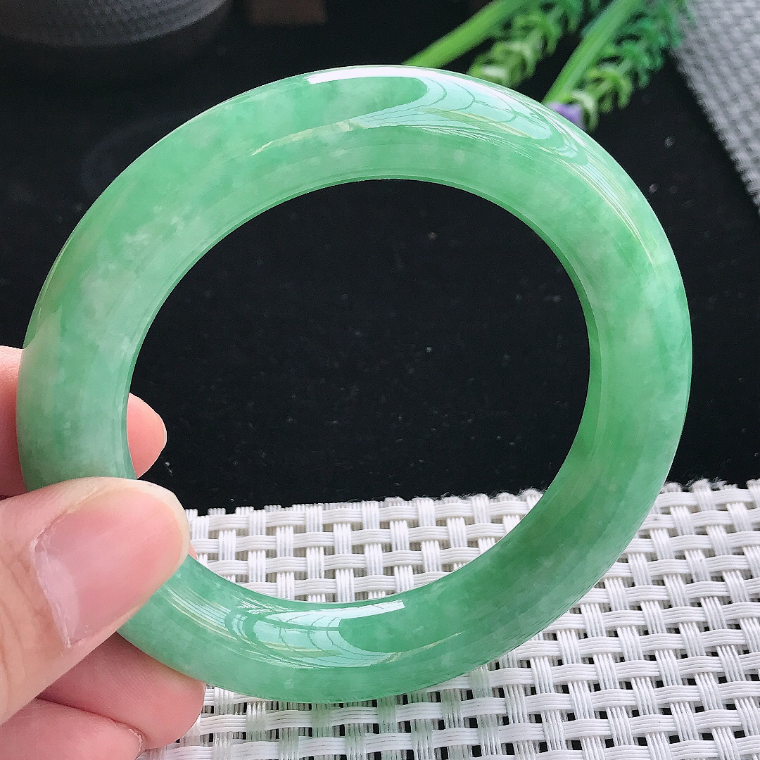 实拍天然翡翠56/12.3/12老坑精美温润满绿胖圆条手镯翡翠玉镯手环