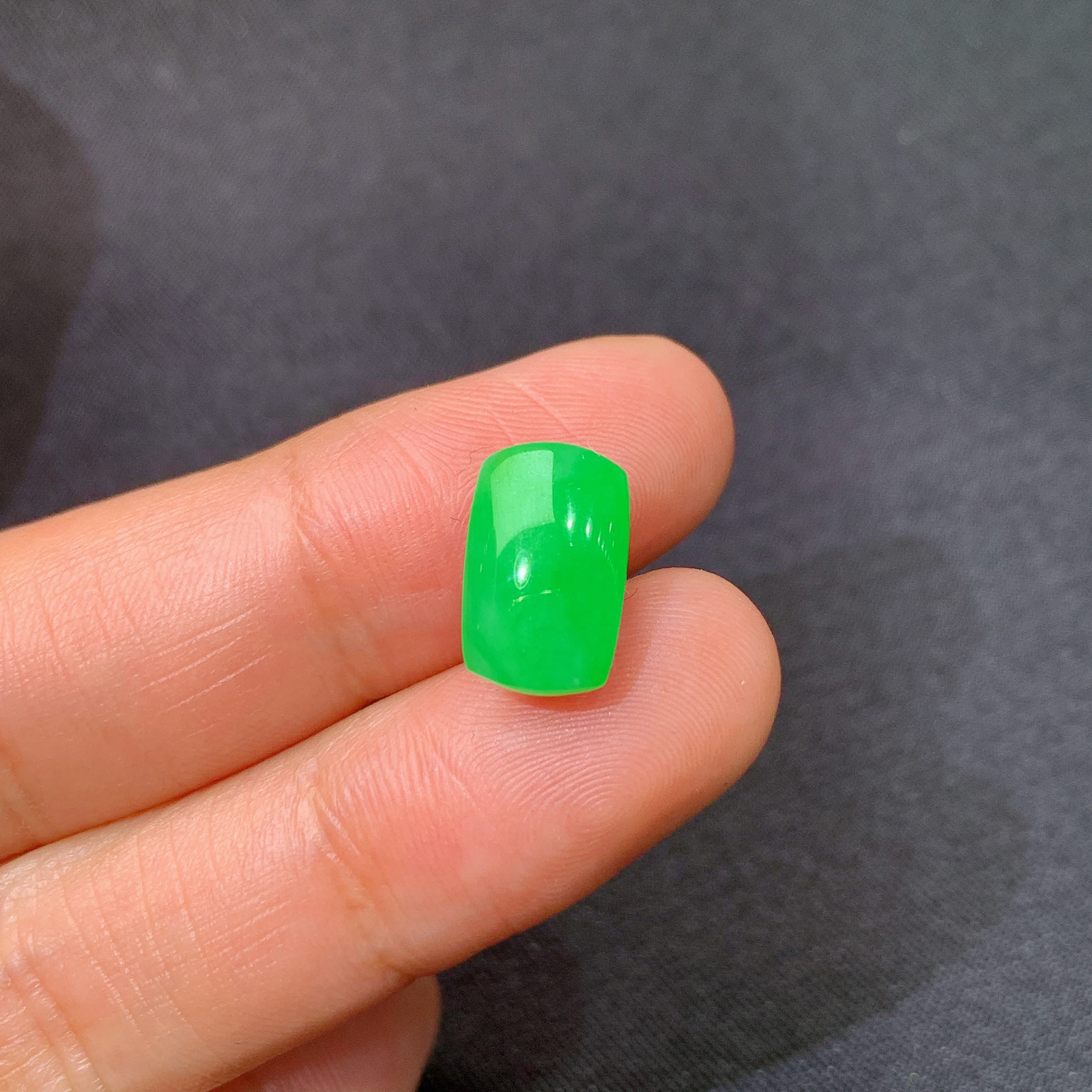 冰阳绿马鞍，镶嵌佳品，冰润色阳，玉质细腻，种水足，Dm 尺寸11.7*7.4*2.5