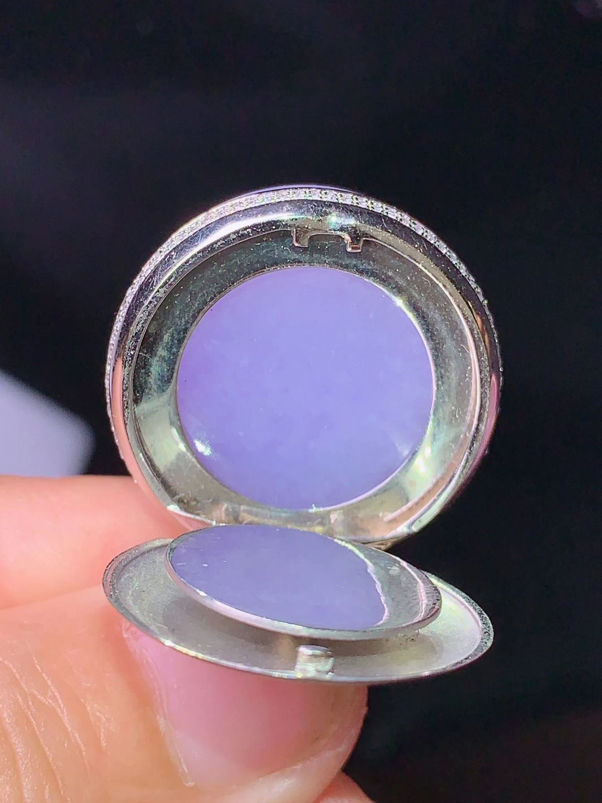 18k金钻镶嵌紫罗兰圆通吊坠 玉质细腻 色泽清新艳丽 整体尺寸32.5*23.5*10.3