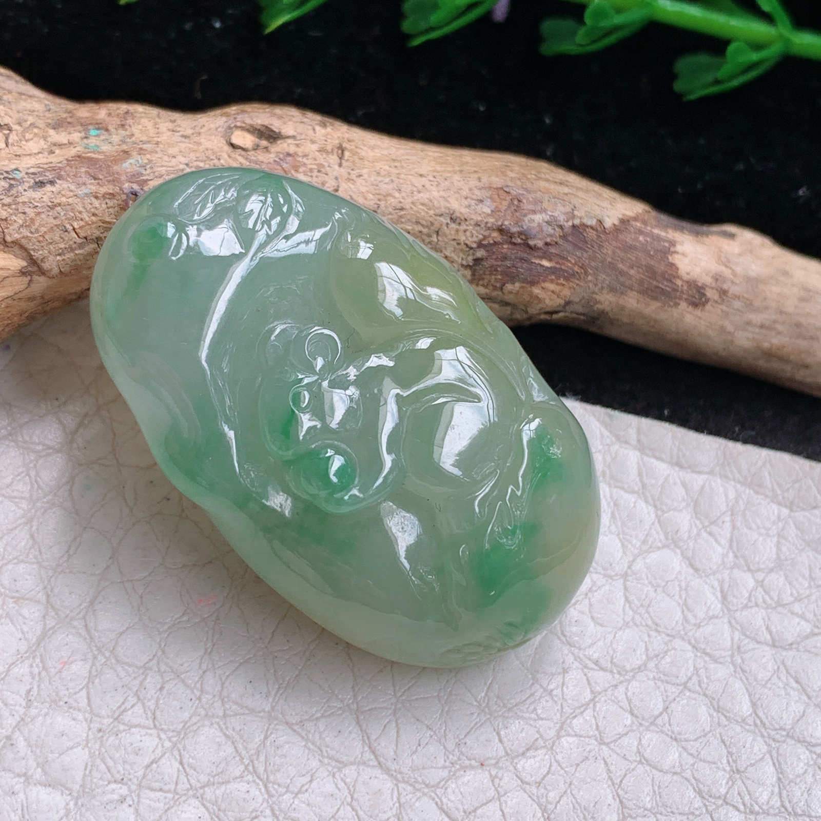 lz实拍37.5*22.5*12.5缅甸天然翡翠a货精雕黄加绿生肖老鼠吊坠