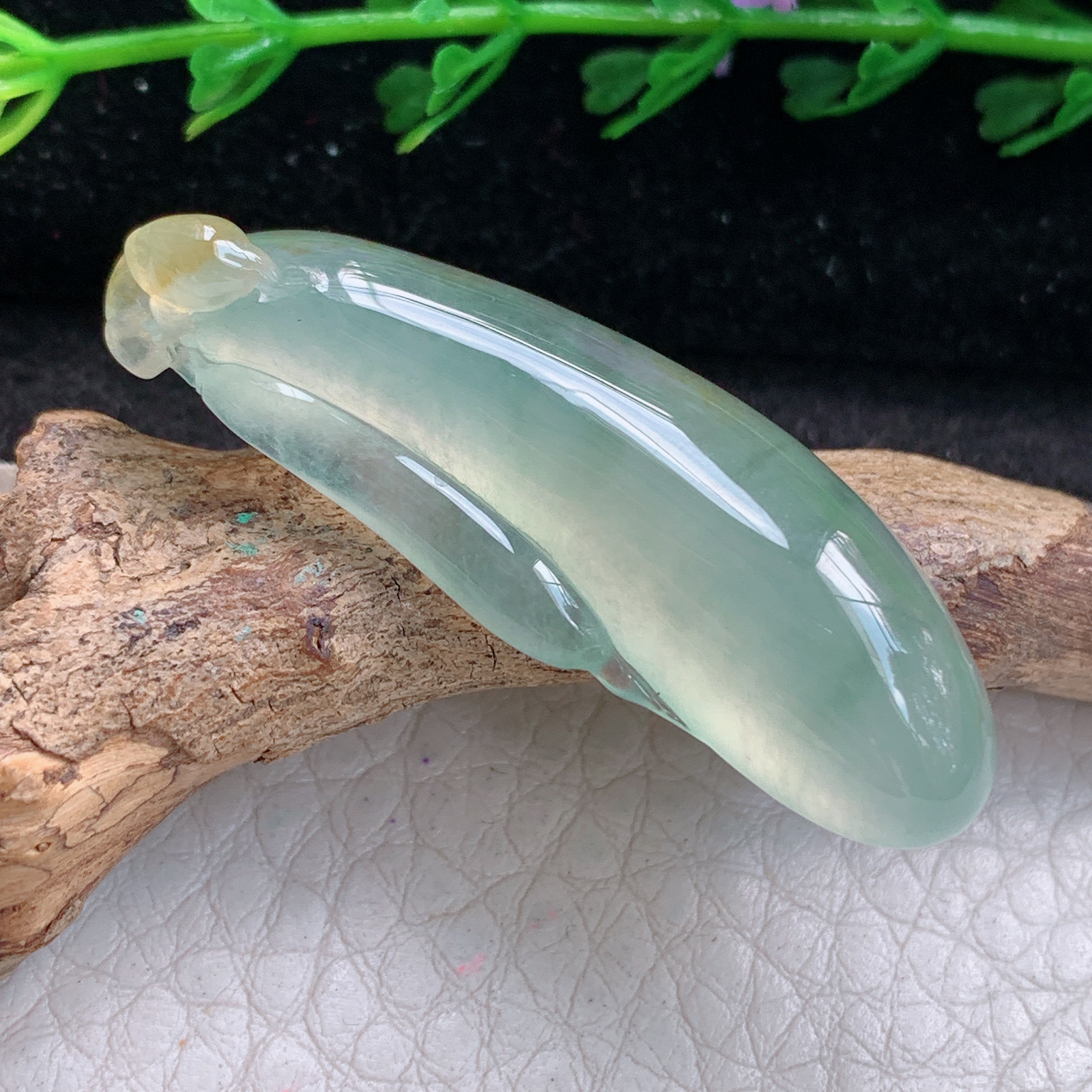 lz实拍42.8*14.8*8.5缅甸天然翡翠a货精雕冰种淡黄福瓜吊坠