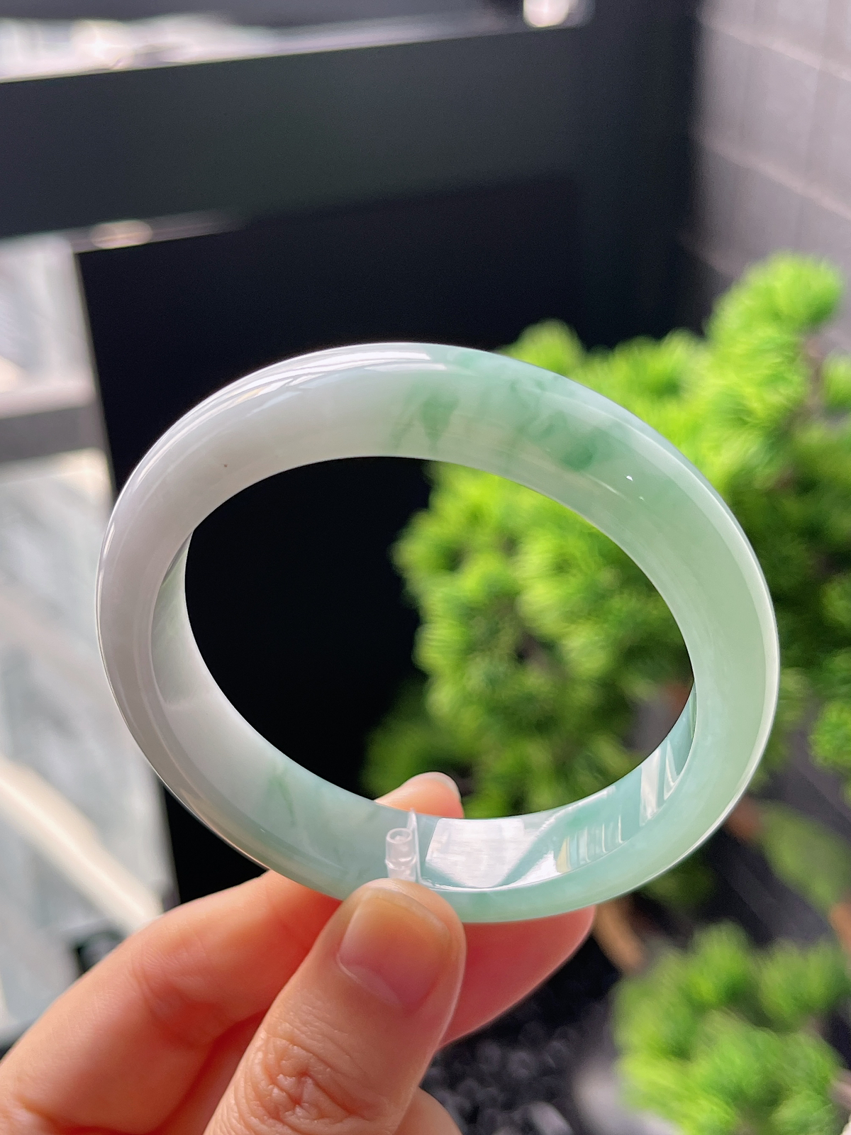 正圈53圈口，翡翠冰糯种飘绿手镯