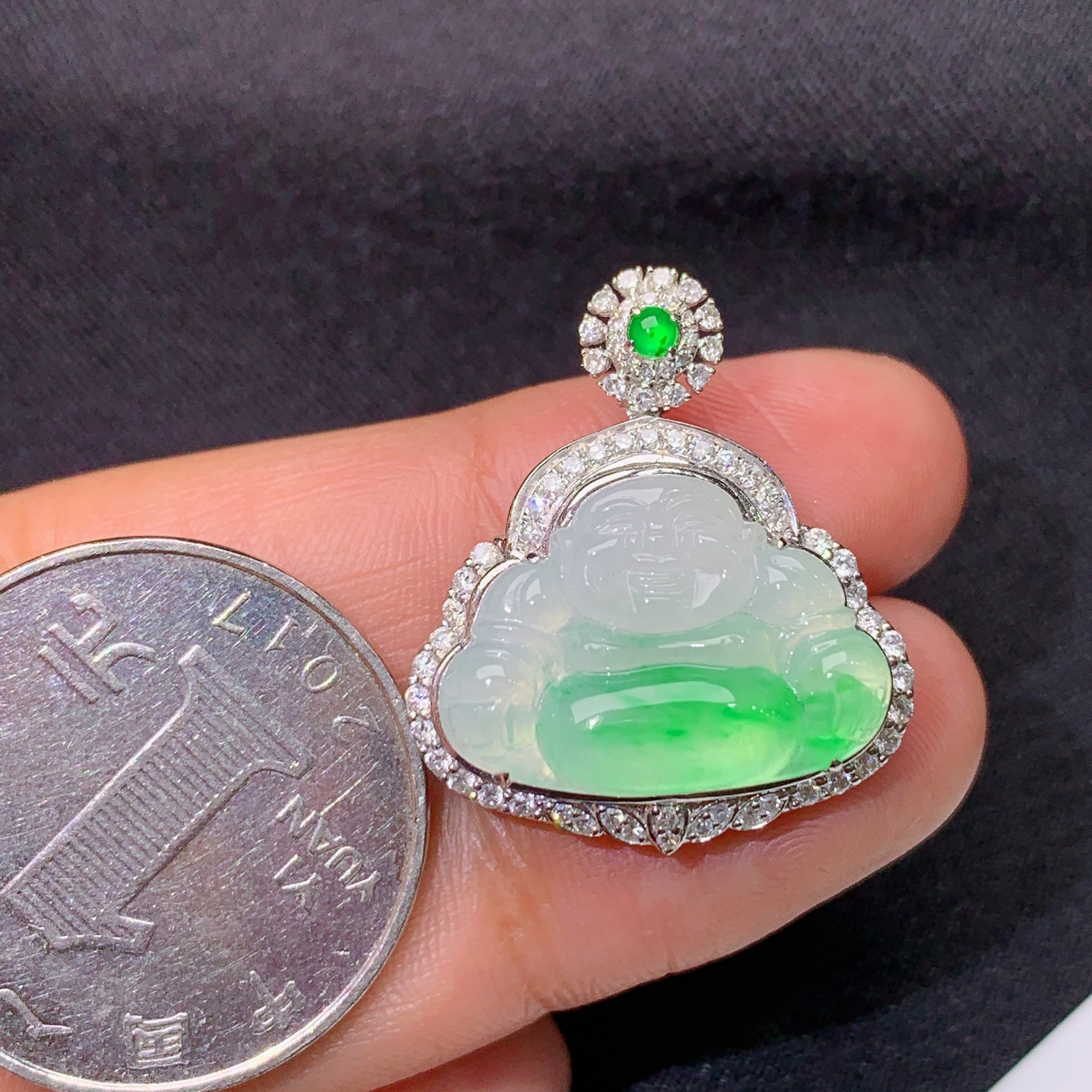 冰飘绿笑佛吊坠，18k金镶嵌，冰润色阳，品相好，种水足，Tl 尺寸25.2*21.8*8.8