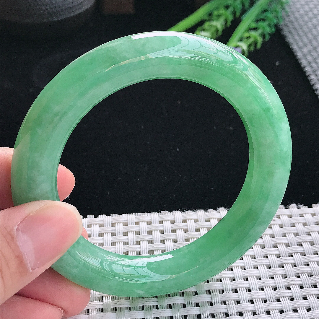 实拍天然翡翠56/12.3/12老坑精美温润满绿胖圆条手镯翡翠玉镯手环