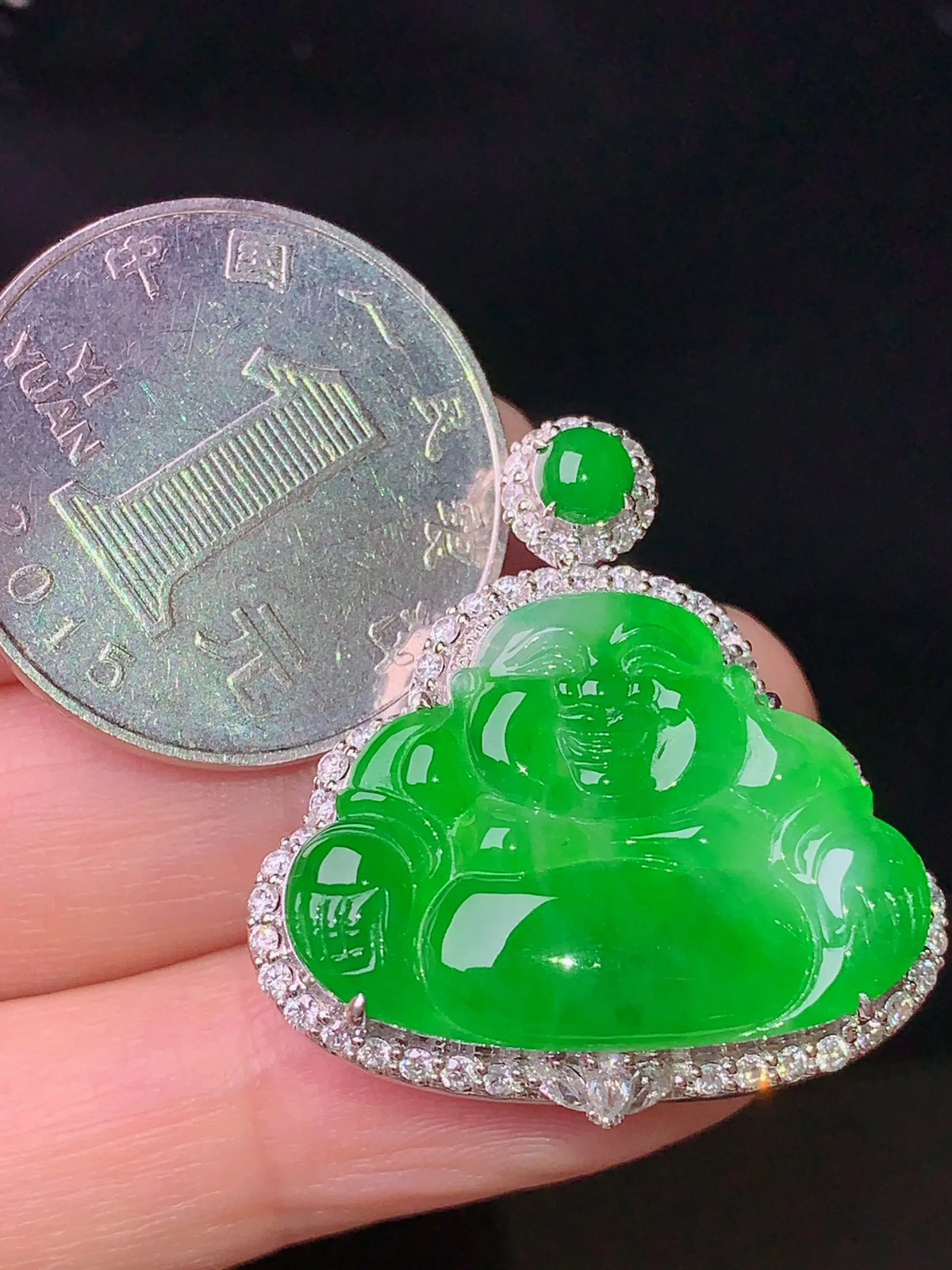 18k金钻镶嵌翠绿佛公吊坠 玉质细腻 色泽清新艳丽 整体尺寸30.5*28.6*10.5