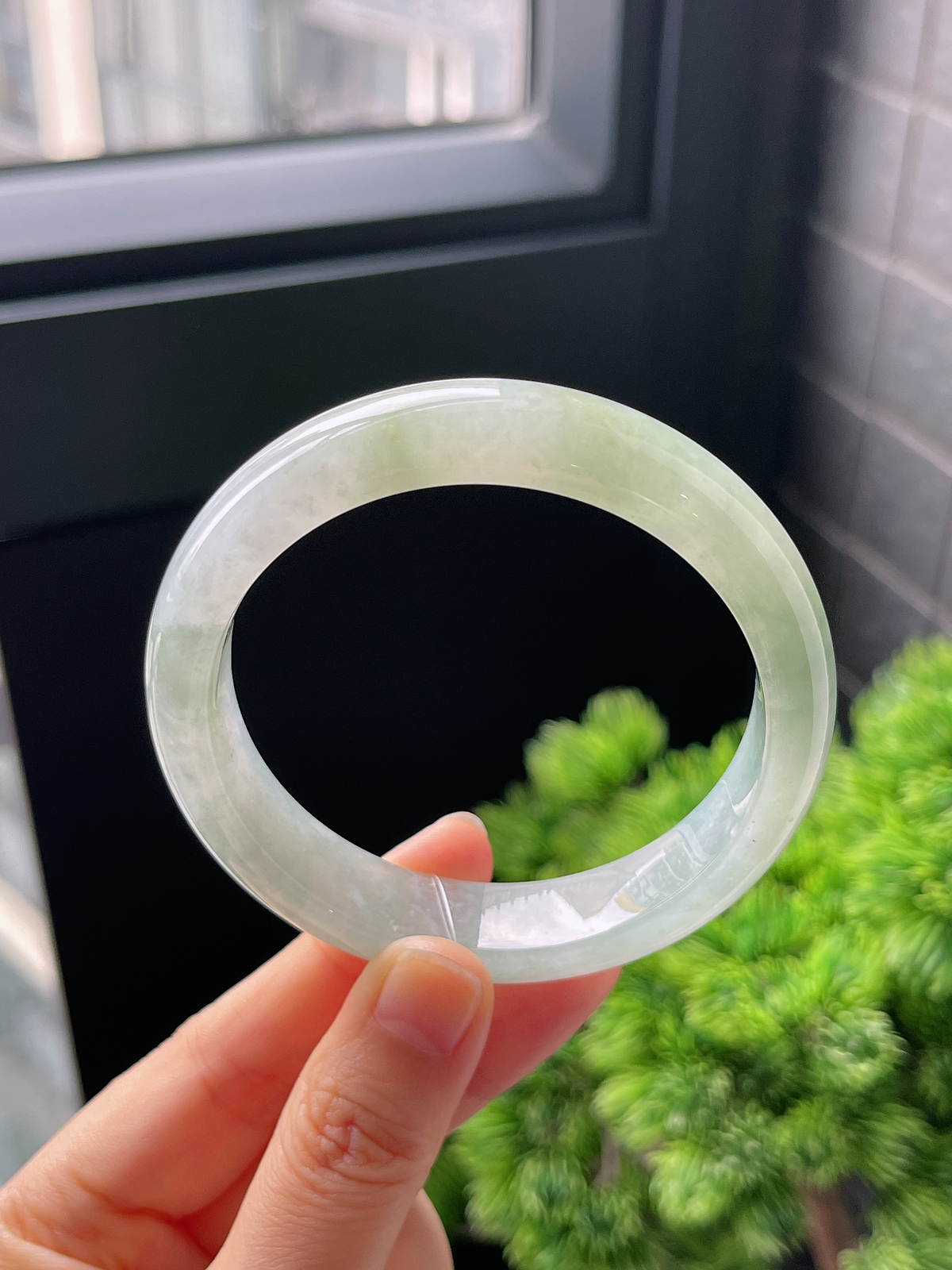 正圈57.8圈口，翡翠冰糯种飘绿手镯