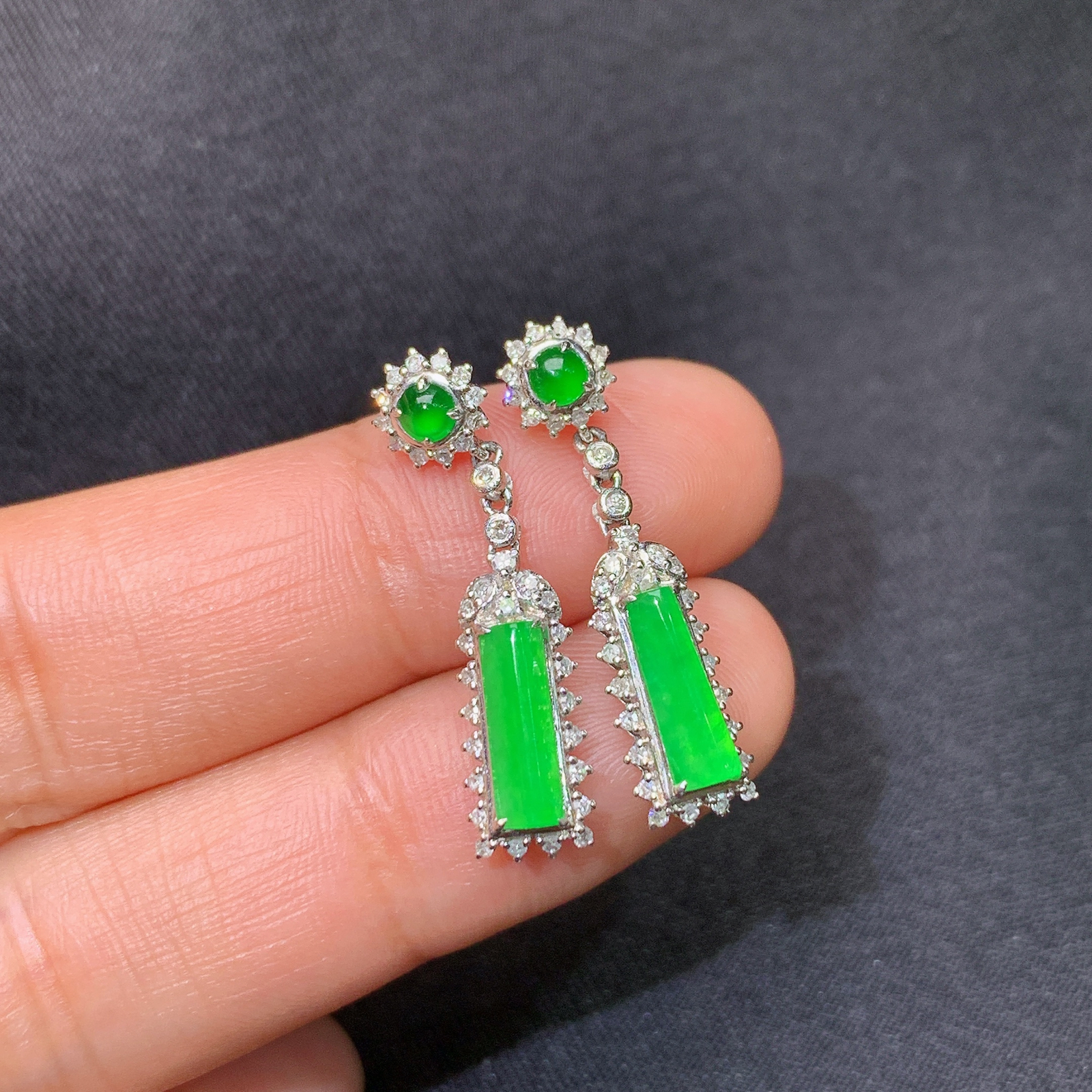 冰阳绿无事牌耳坠，18k金镶嵌，简约时尚，冰润色阳，种水足，h1 尺寸9.1*2.3*2