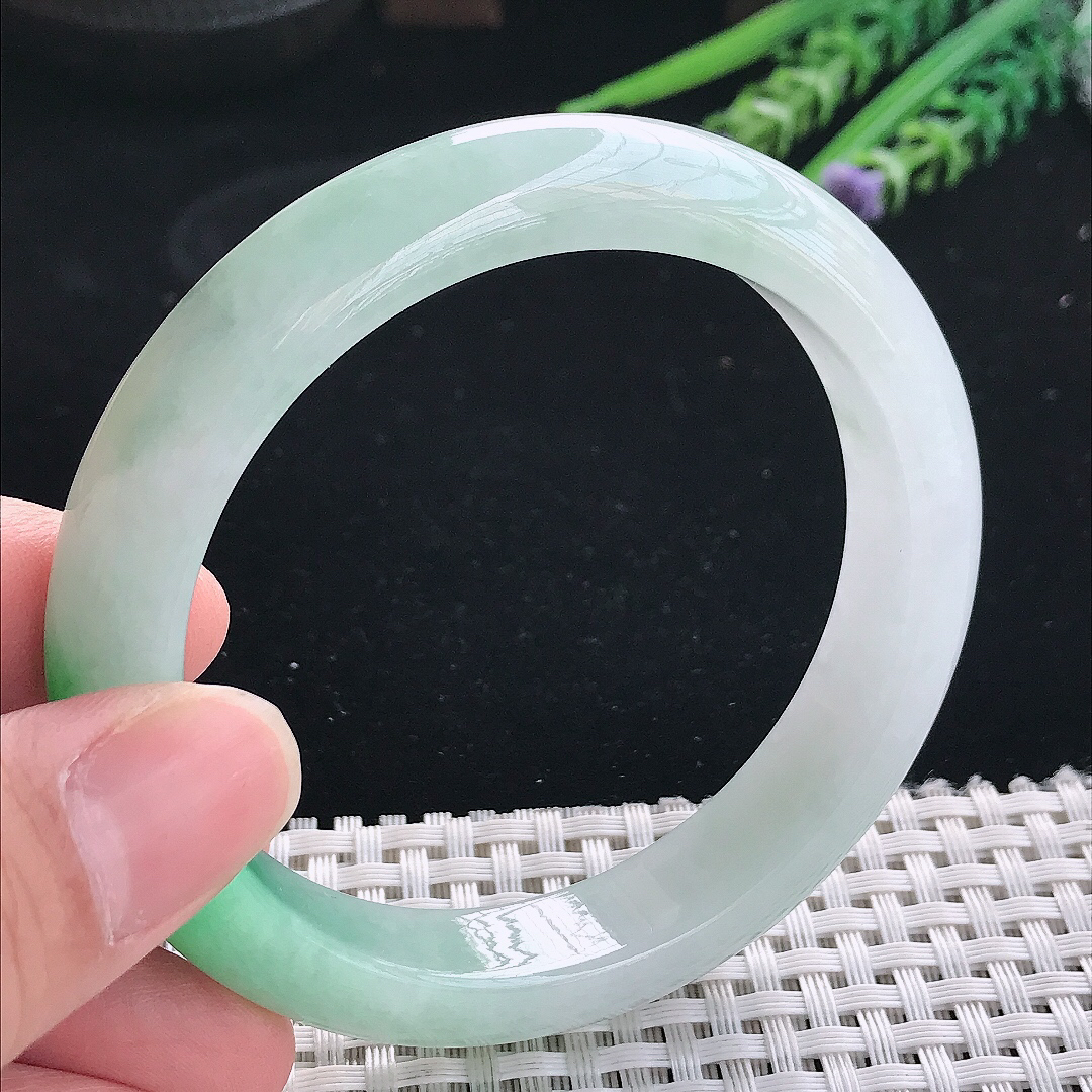 实拍天然翡翠58.5/12.3/8.8老坑精美冰润飘阳绿手镯翡翠玉镯手环