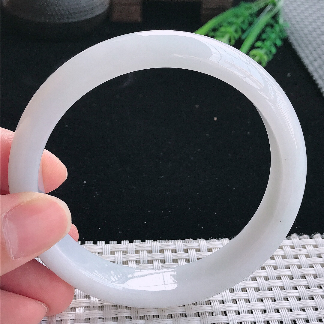 实拍天然翡翠65.8/13/8.6大圈口老坑秀气冰润月光白宽边手镯翡翠玉镯手环