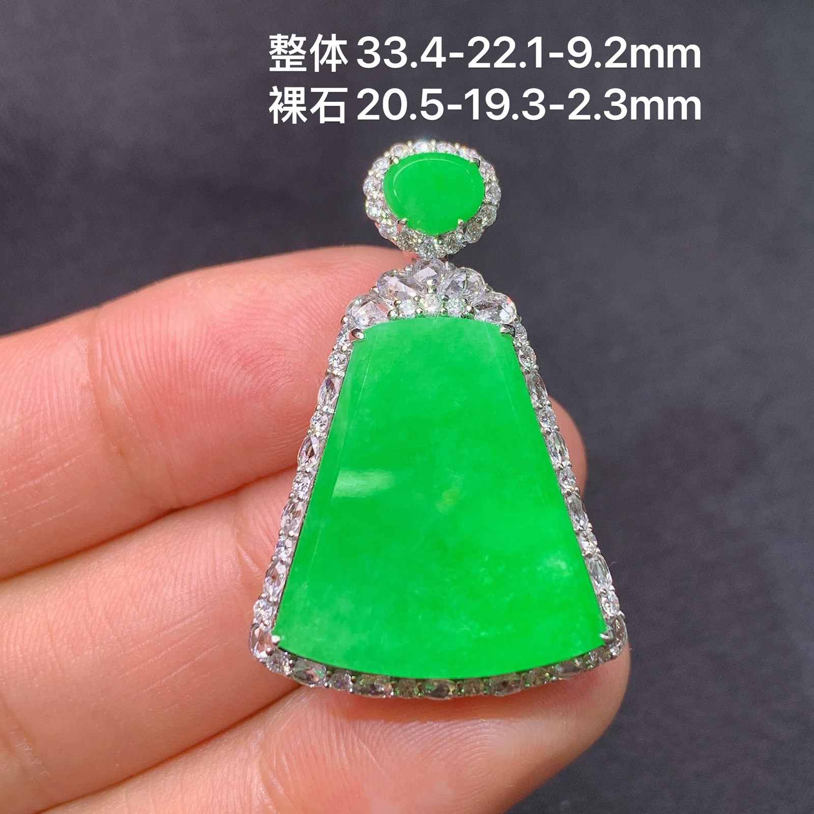 冰阳绿无事牌吊坠，18k金镶嵌，冰润色阳，种老水足，Ff 尺寸33.4*22.1*9.2