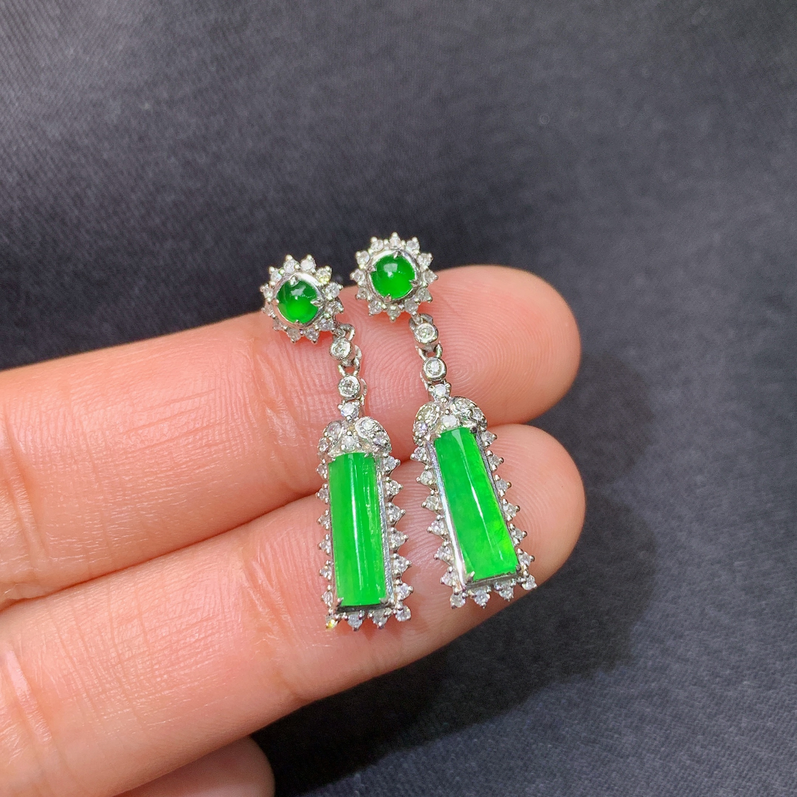 冰阳绿无事牌耳坠，18k金镶嵌，简约时尚，冰润色阳，种水足，h1 尺寸9.1*2.3*2