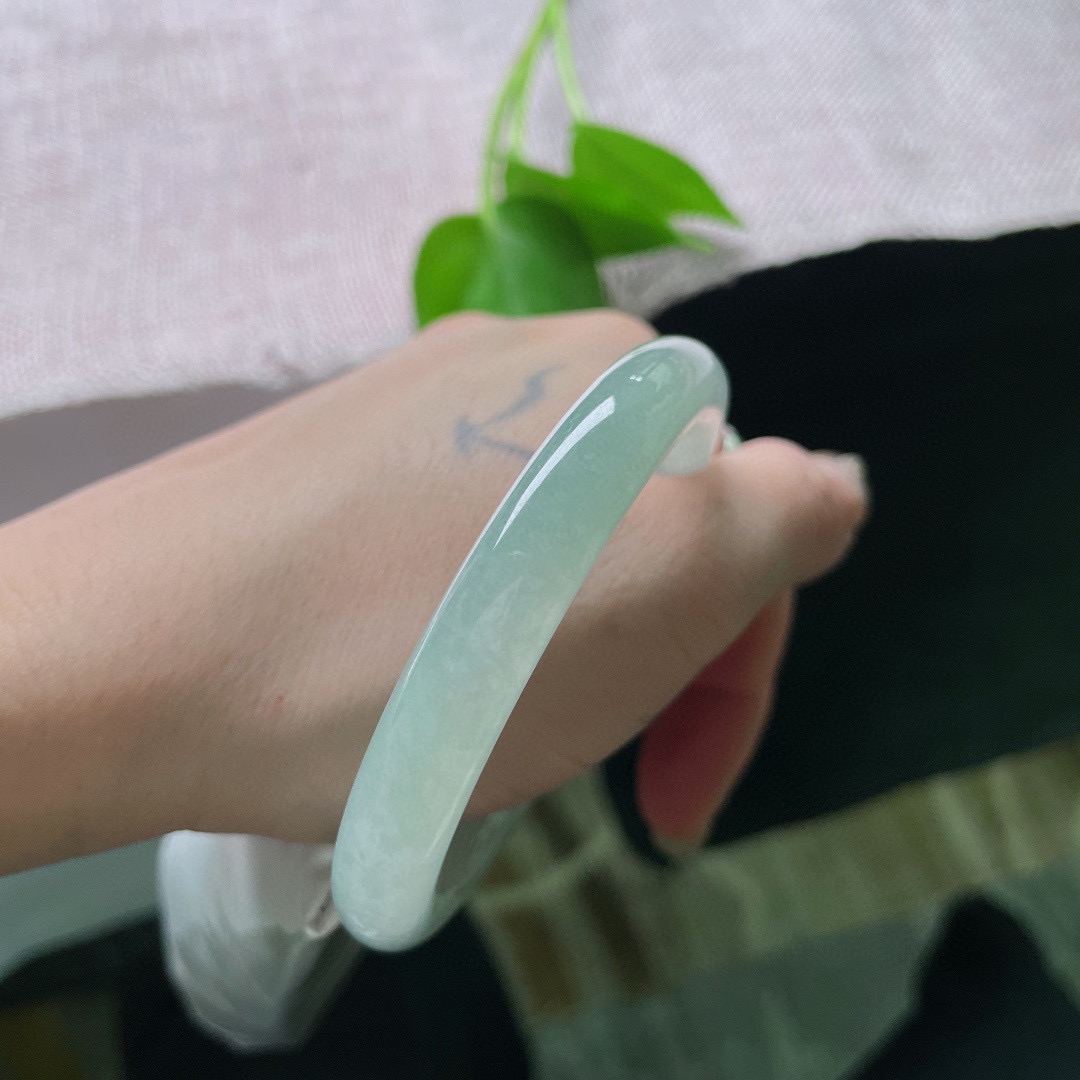 54/9.5，冰晴圆条，晶莹剔透，如冰似水，种老，底子细腻干净，完美