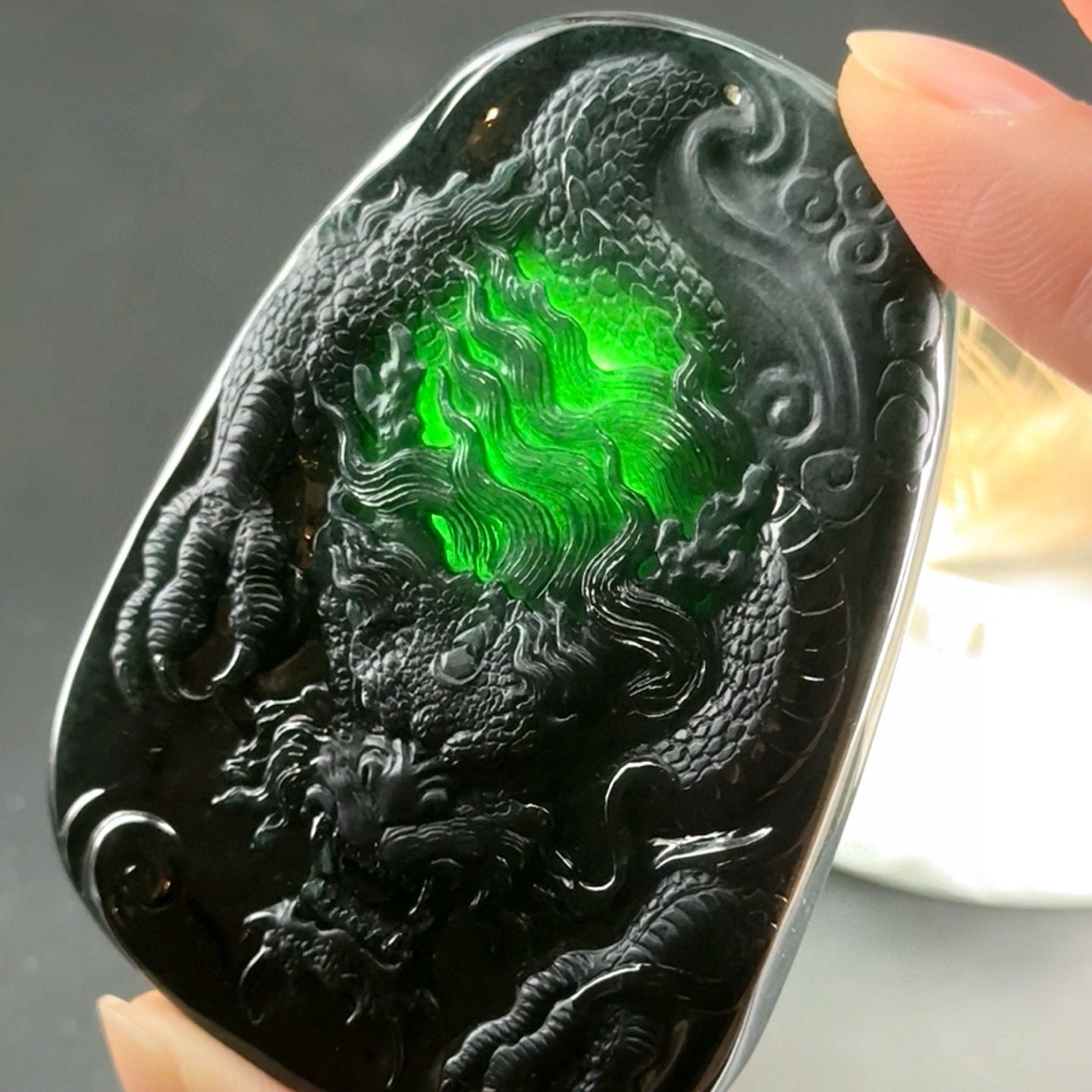 精品墨翠龙牌 种好色正 黑度好 打灯通透 油性十足