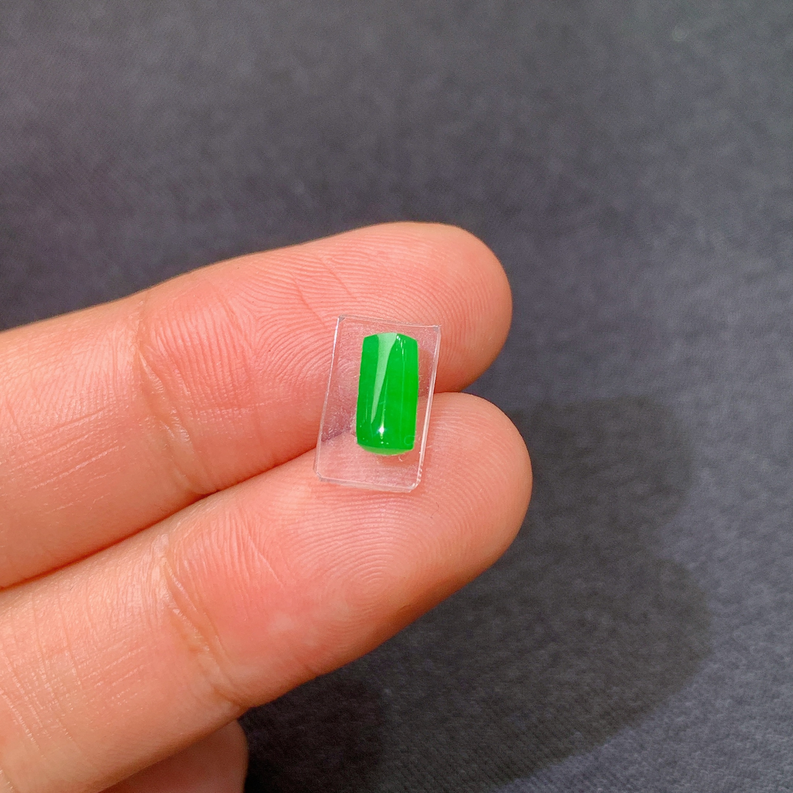 冰阳绿马鞍，镶嵌佳品，冰润色阳，玉质细腻，种水足，Dm 尺寸6.8*2.8*2