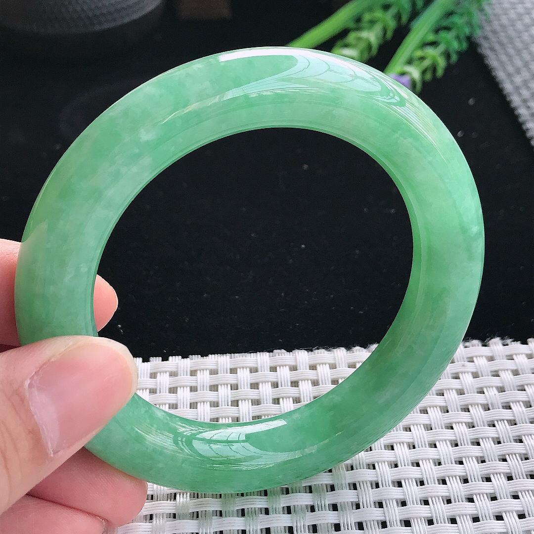 实拍天然翡翠56/12.3/12老坑精美温润满绿胖圆条手镯翡翠玉镯手环