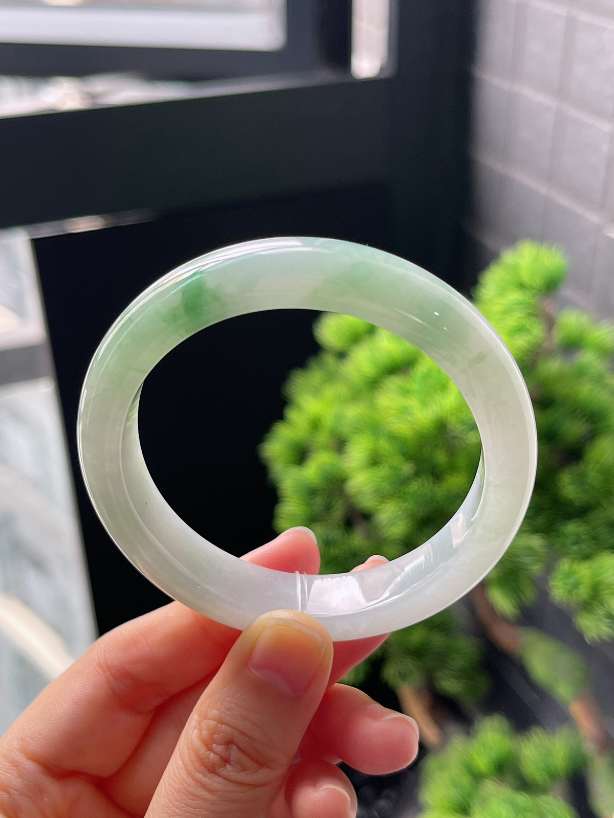 正圈54圈口，翡翠冰糯种飘绿手镯