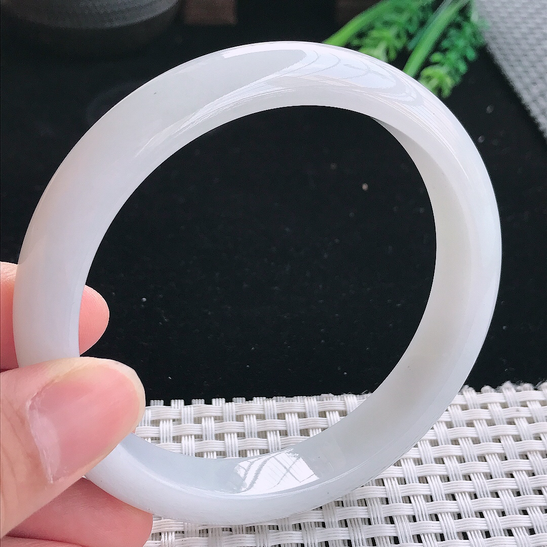 实拍天然翡翠65.8/13/8.6大圈口老坑秀气冰润月光白宽边手镯翡翠玉镯手环