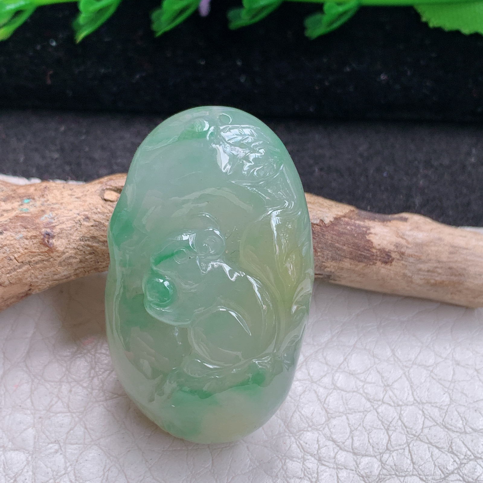 lz实拍37.5*22.5*12.5缅甸天然翡翠a货精雕黄加绿生肖老鼠吊坠