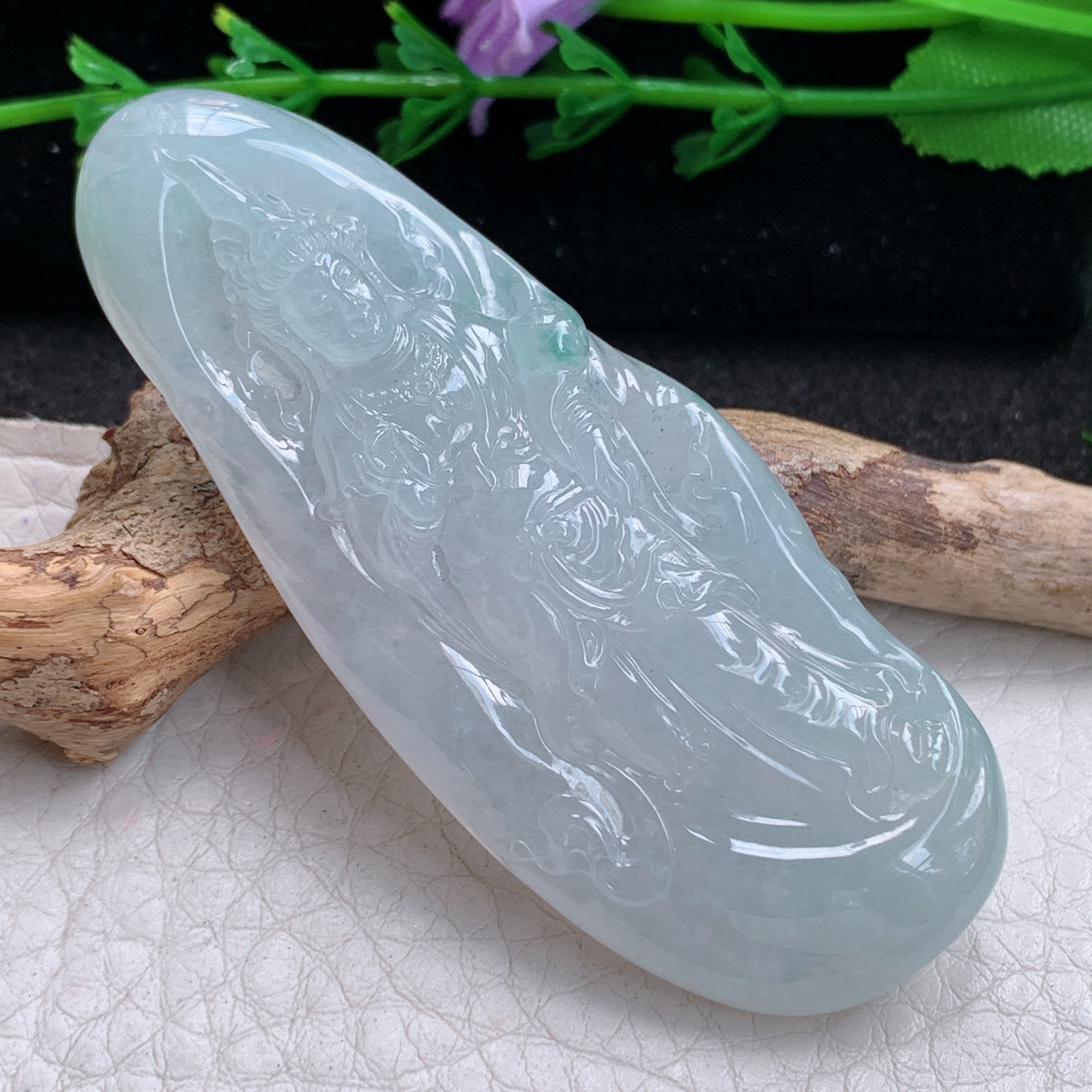 lz实拍62*27.2*9.8缅甸天然翡翠a货精雕冰透飘观音吊坠站观音