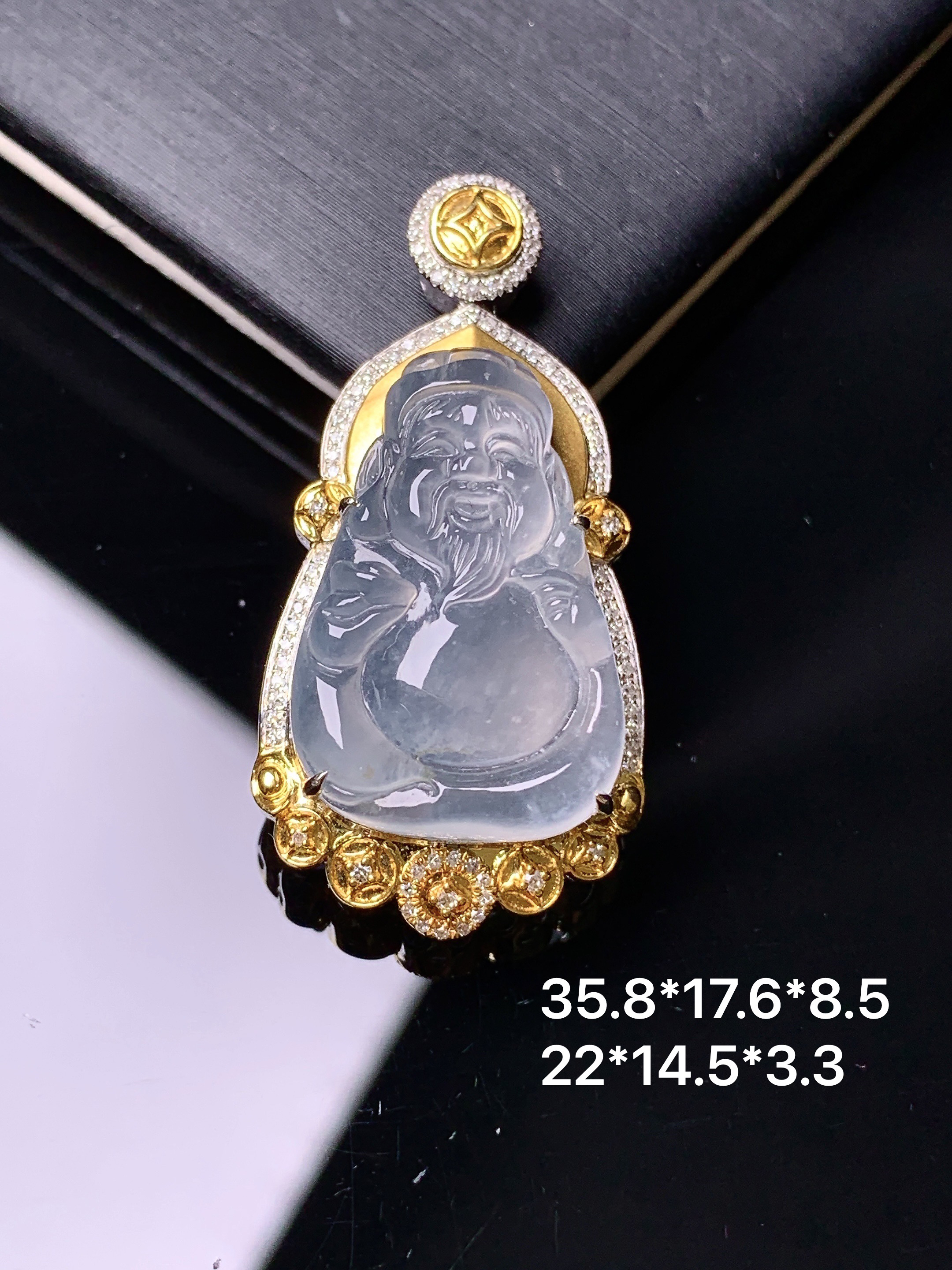 18k金钻镶嵌冰种财神吊坠 玉质细腻 色泽艳丽清新 水润亮眼 整体尺寸35.8*17.6*8.5c2