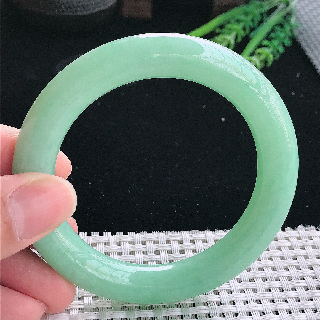 实拍天然翡翠57.5/11.2/11.3老坑精美温润满绿圆条手镯苹果绿玉镯手环