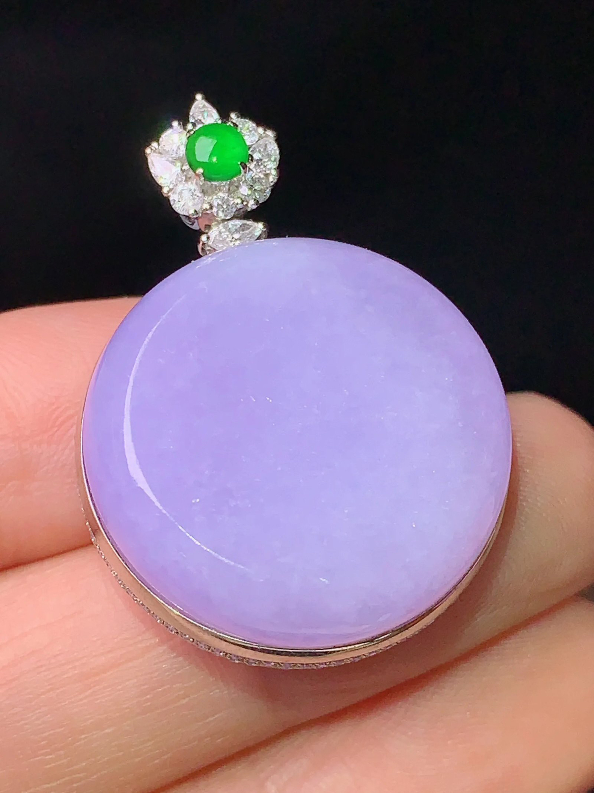 18k金钻镶嵌紫罗兰圆通吊坠 玉质细腻 色泽清新艳丽 整体尺寸32.5*23.5*10.3