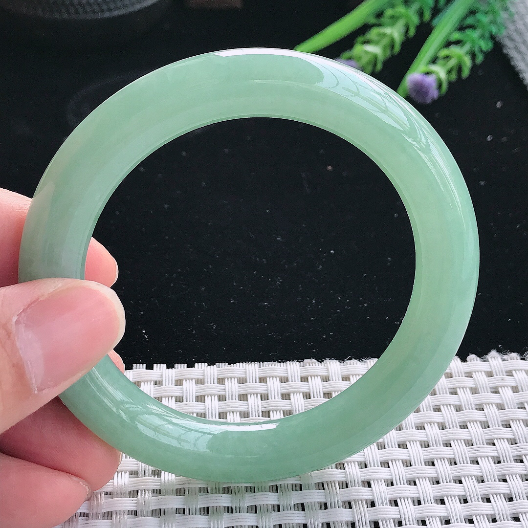 实拍天然翡翠55/10.2/10.4老坑冰胶水灵冰晴满绿圆条手镯翡翠玉镯手环