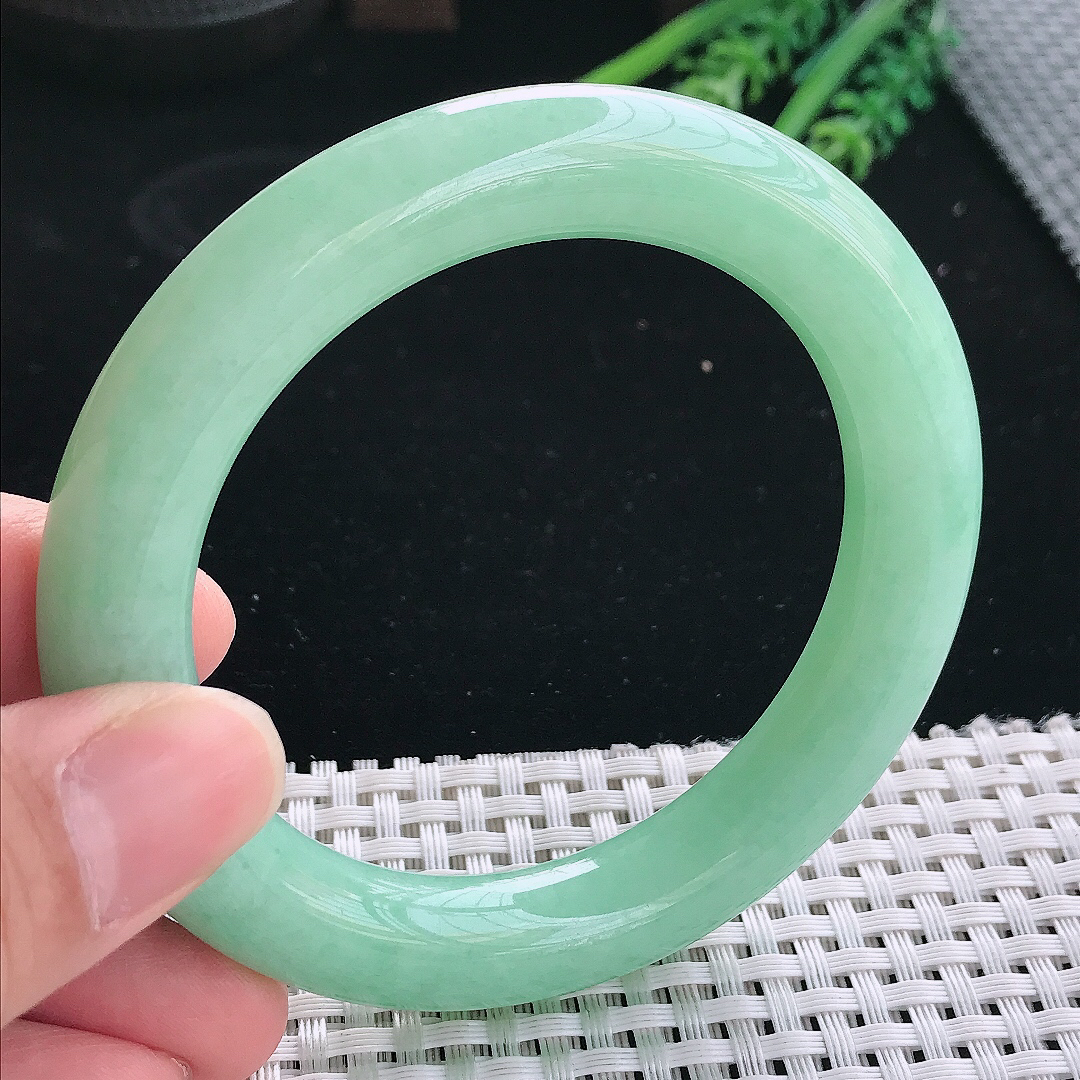 实拍天然翡翠57.5/11.2/11.3老坑精美温润满绿圆条手镯苹果绿玉镯手环
