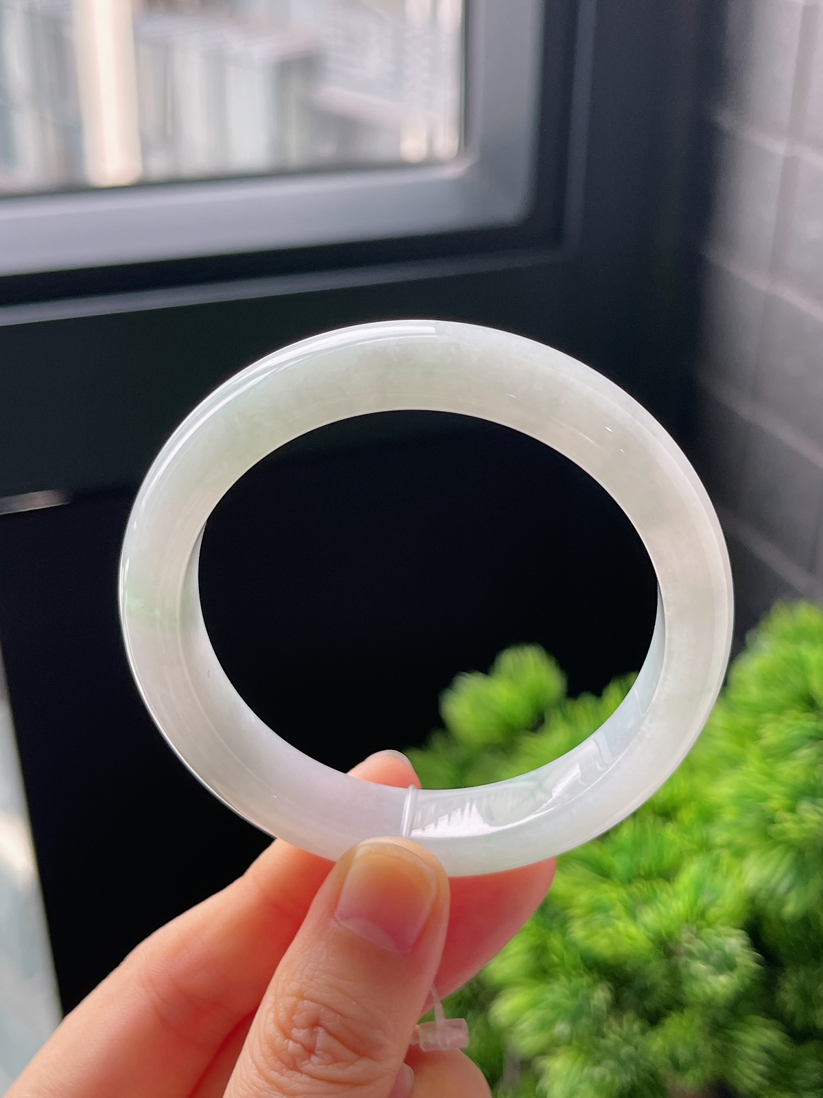 正圈53.5圈口，翡翠冰糯种浅绿色手镯